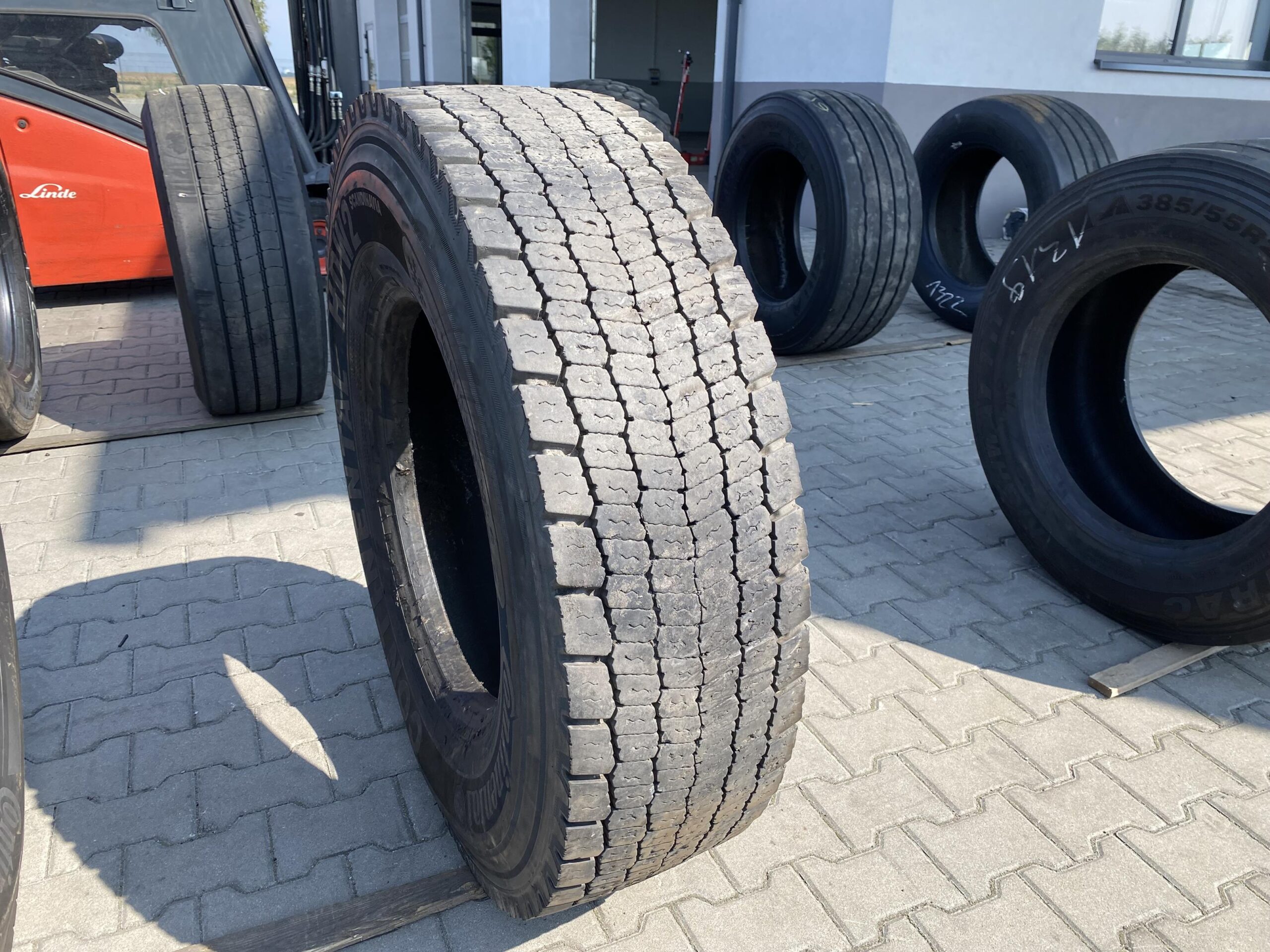 315/80R22.5 CONTINENTAL SCANDINAVIA HDW2 / 12-14mm CONTINENTAL SCANDINAVIA HDW
