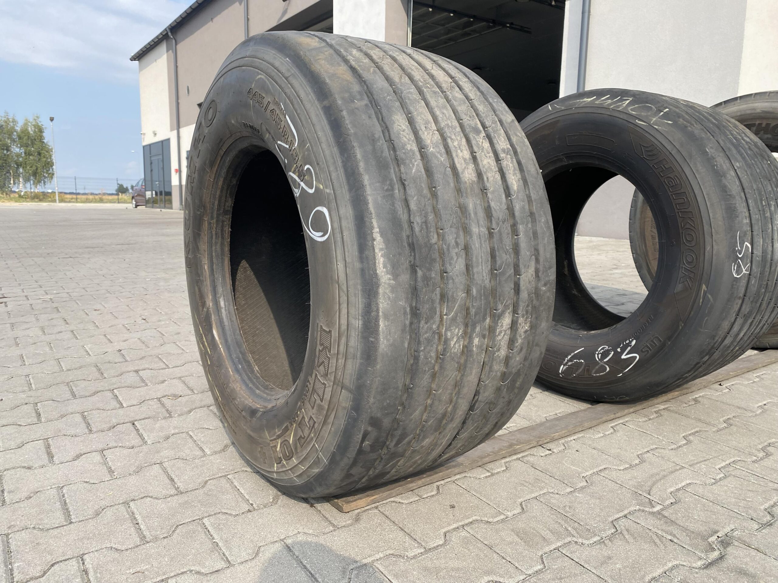 445/45R19.5 KUMHO KLT01+ / 11-12mm KUMHO KLT