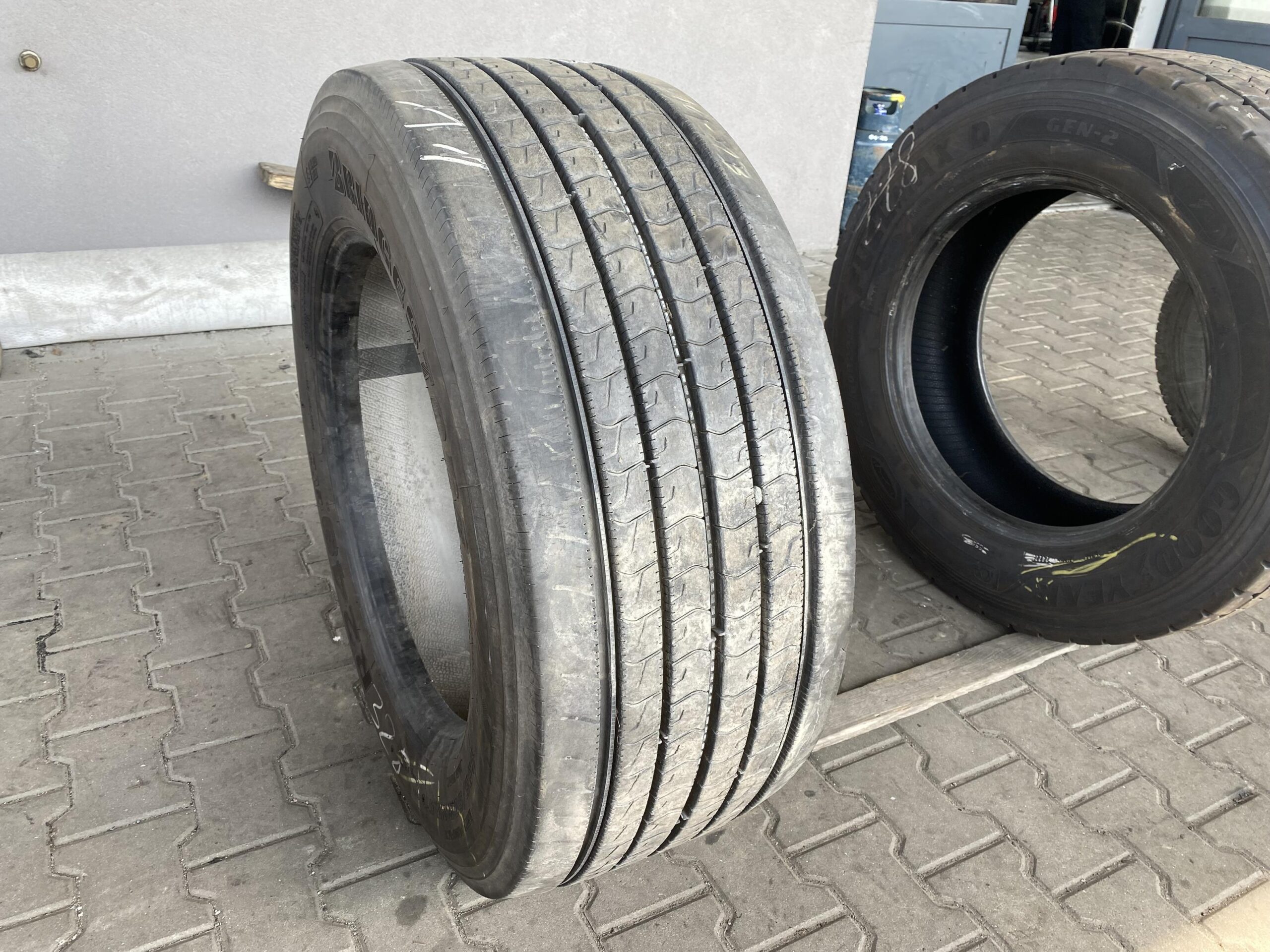 355/50R22.5 BRIDGESTONE R249 EVO / 12-13mm BRIDGESTONE EVO