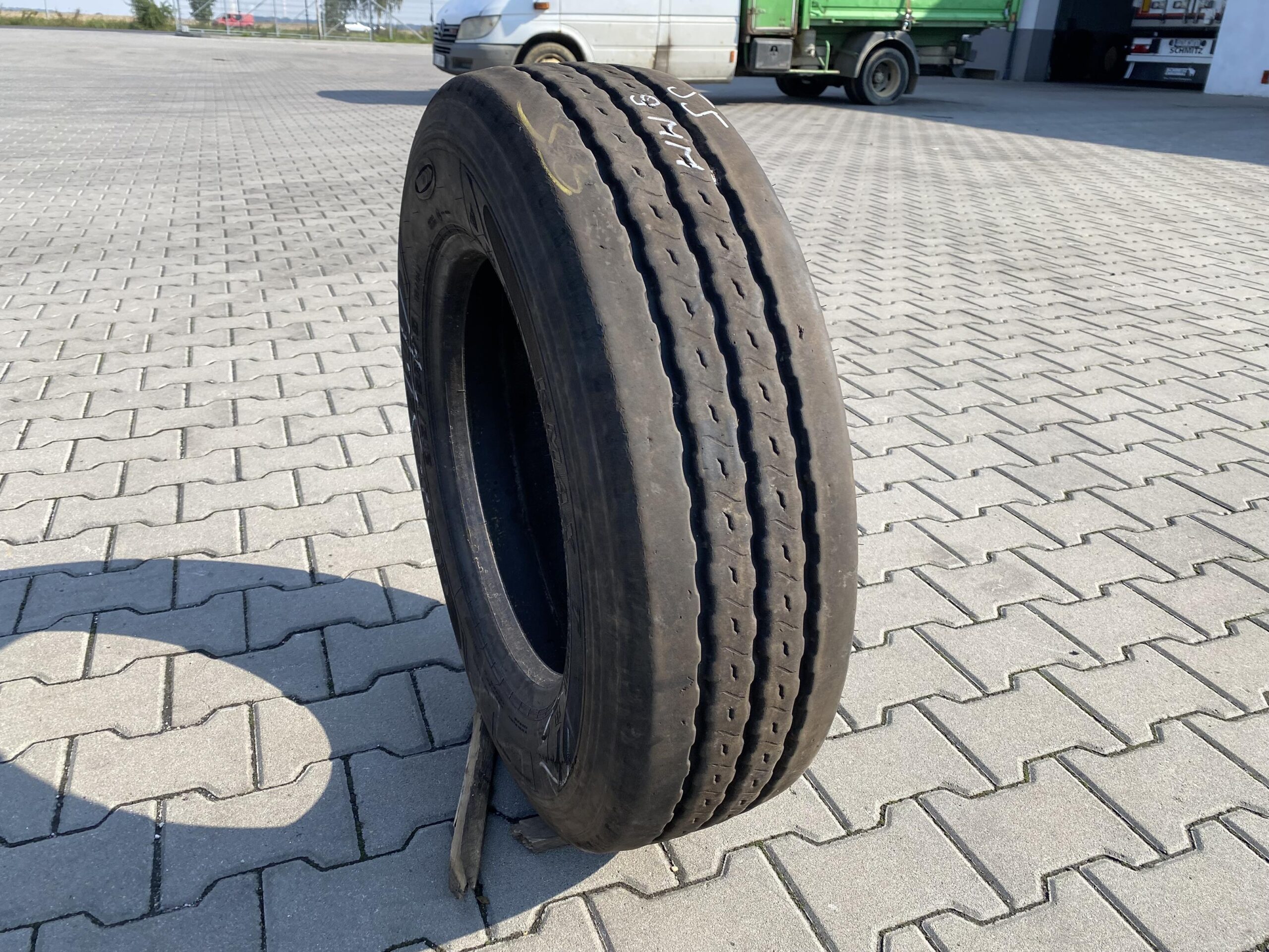 215/75R17.5 GOODYEAR KMAX T / 9mm GOODYEAKMAX T