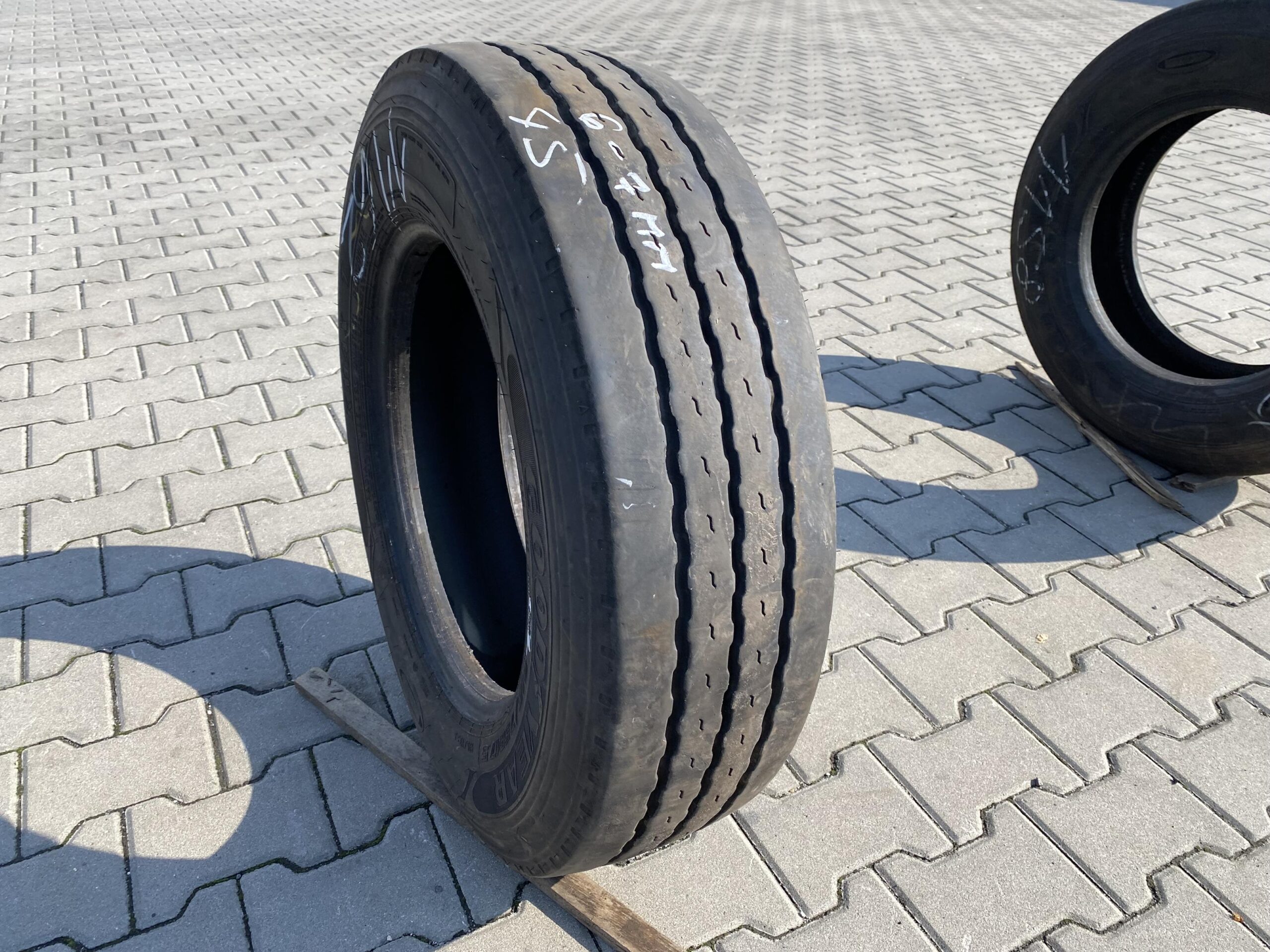 215/75R17.5 GOODYEAR KMAX T / 6-7mm GOODYEAKMAX T