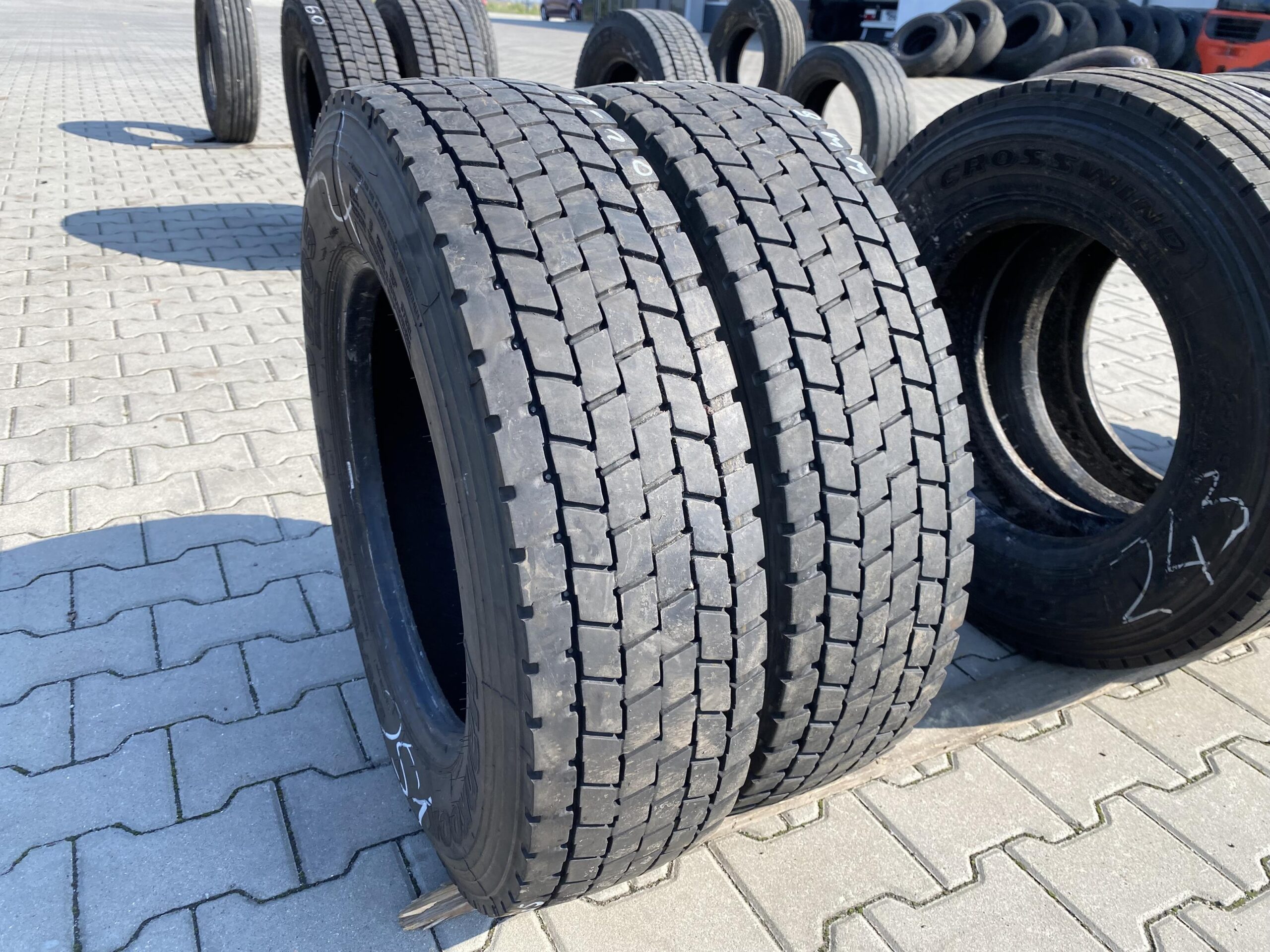 205/75R17.5 HANKOOK DH05 / 8-10mm HANKOOK DH