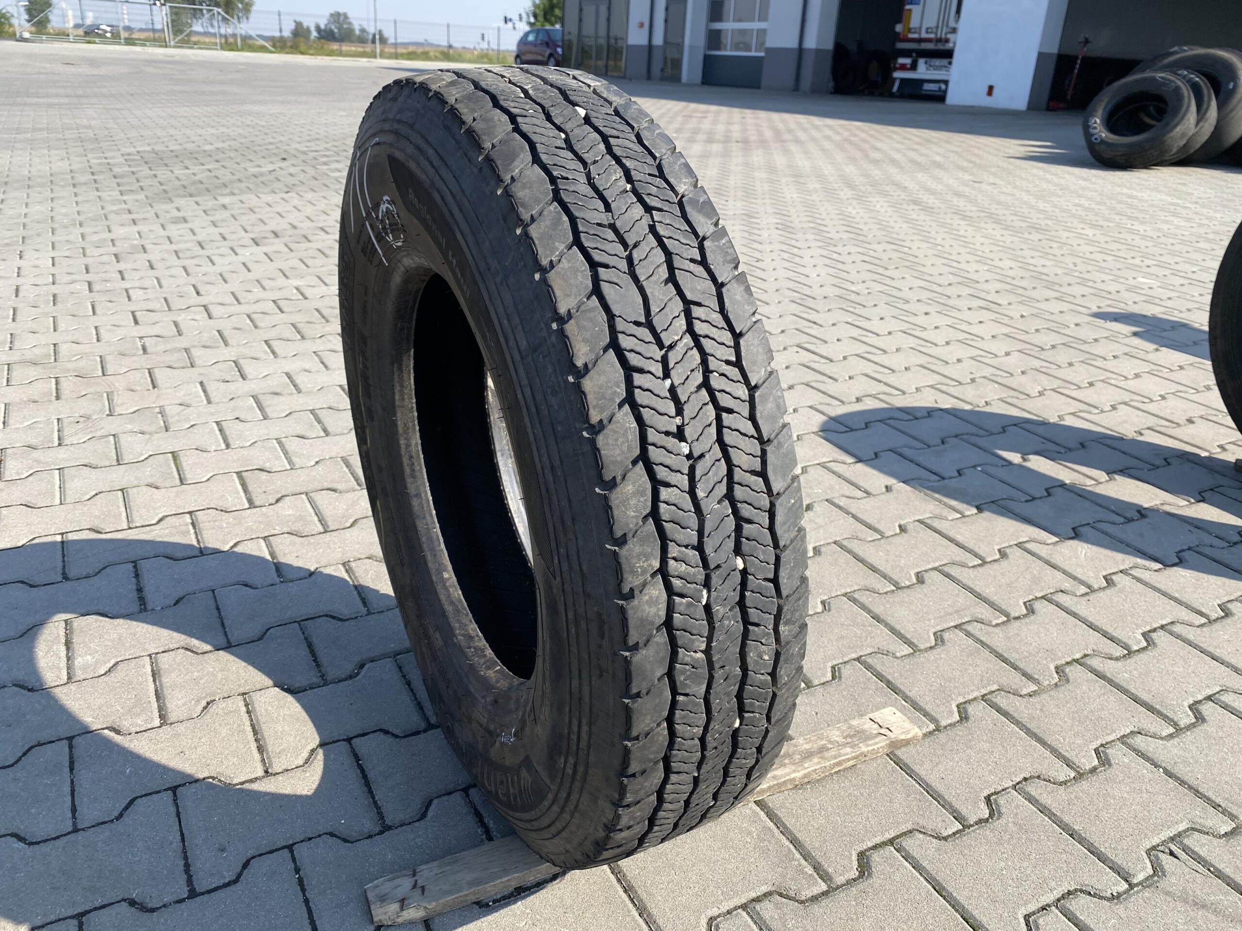 8.5R17.5 HANKOOK SMART FLEX DH35 / 9-10mm HANKOOK SMART FLEX DH