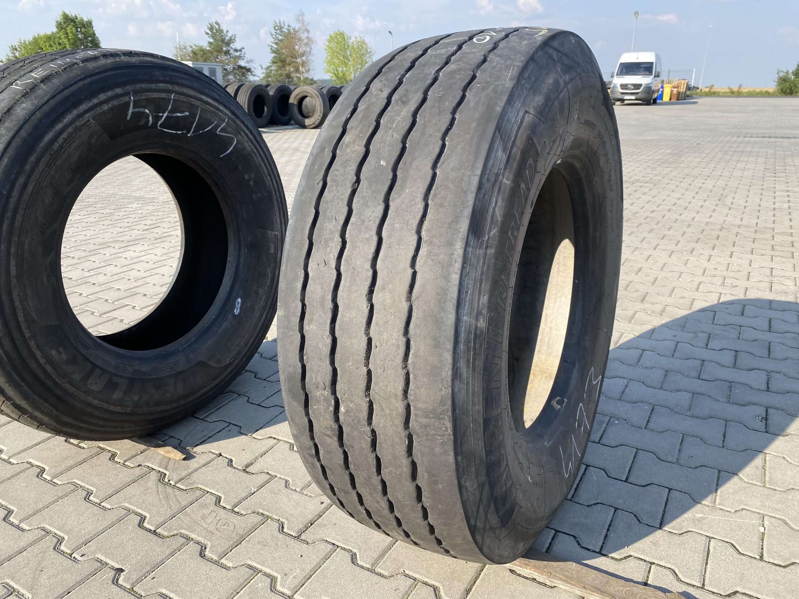 385/65R22.5 LAURENT LR MULTI T / 9-10mm LAURENT LMULTI T