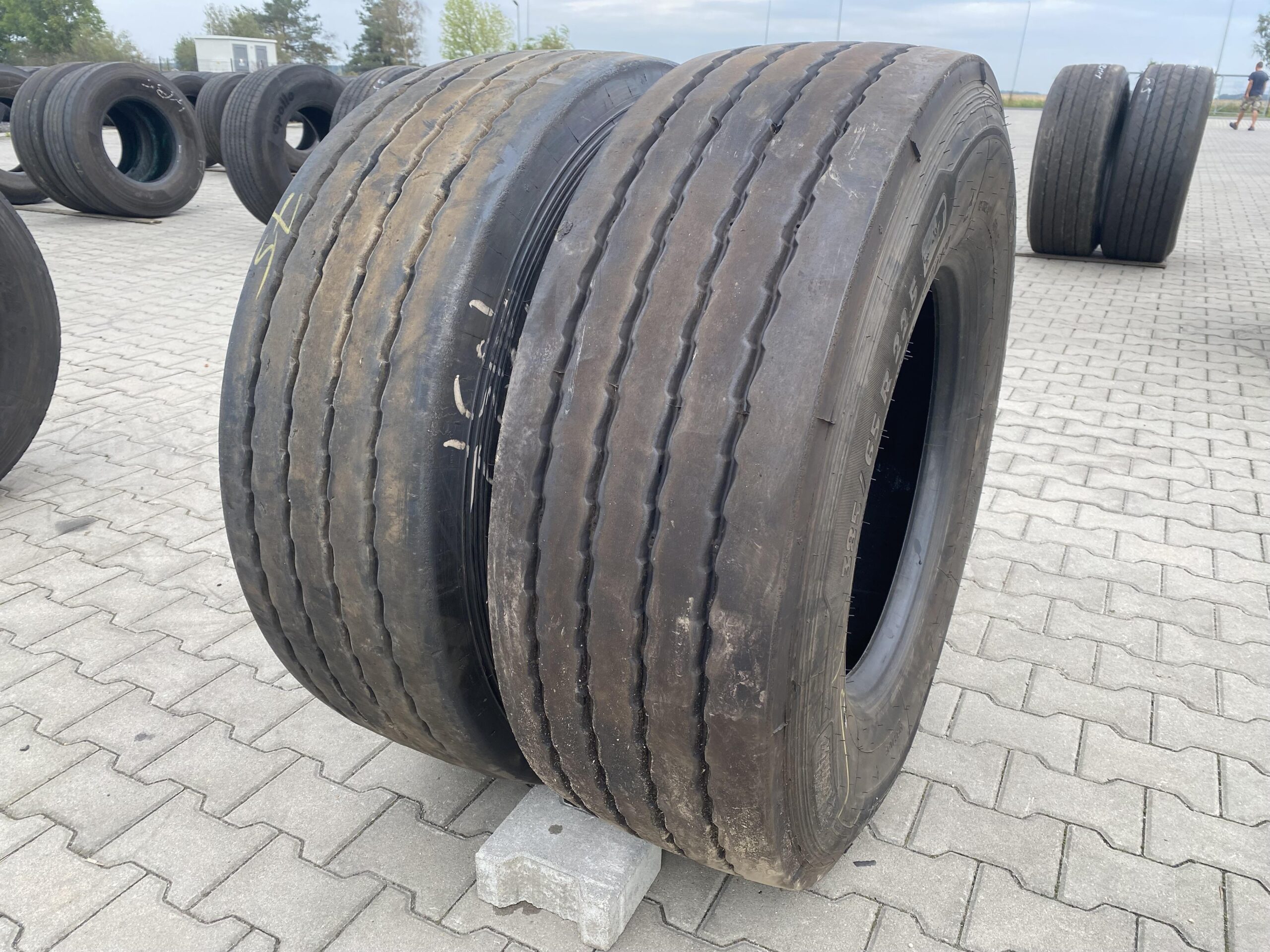 385/65R22.5 MICHELIN X MULTI T / 11-12mm MICHELIN X MULTI T