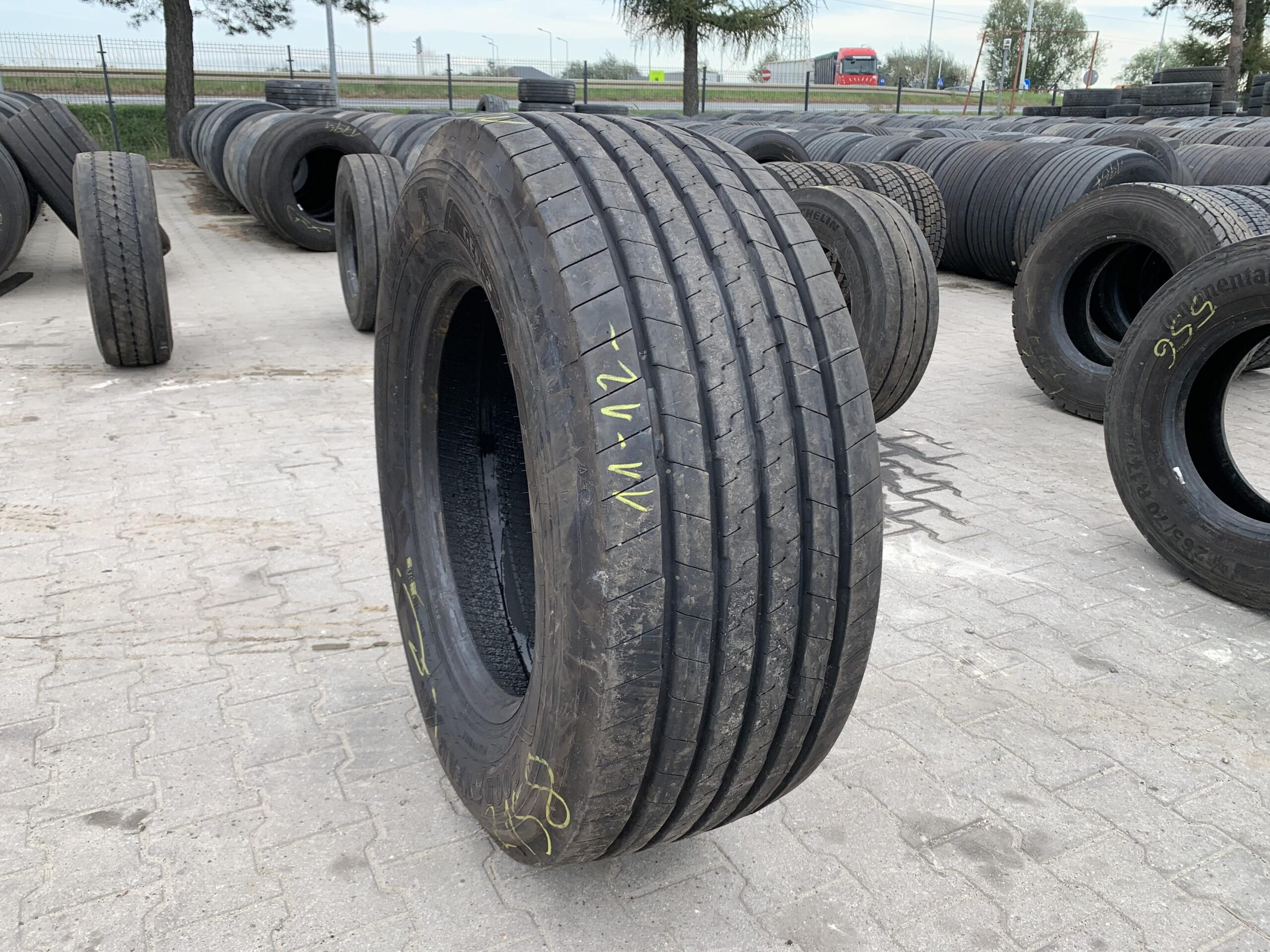 385/55R22.5 GOODYEAR KMAX T GEN-2 / 11-12mm GOODYEAKMAX T GEN