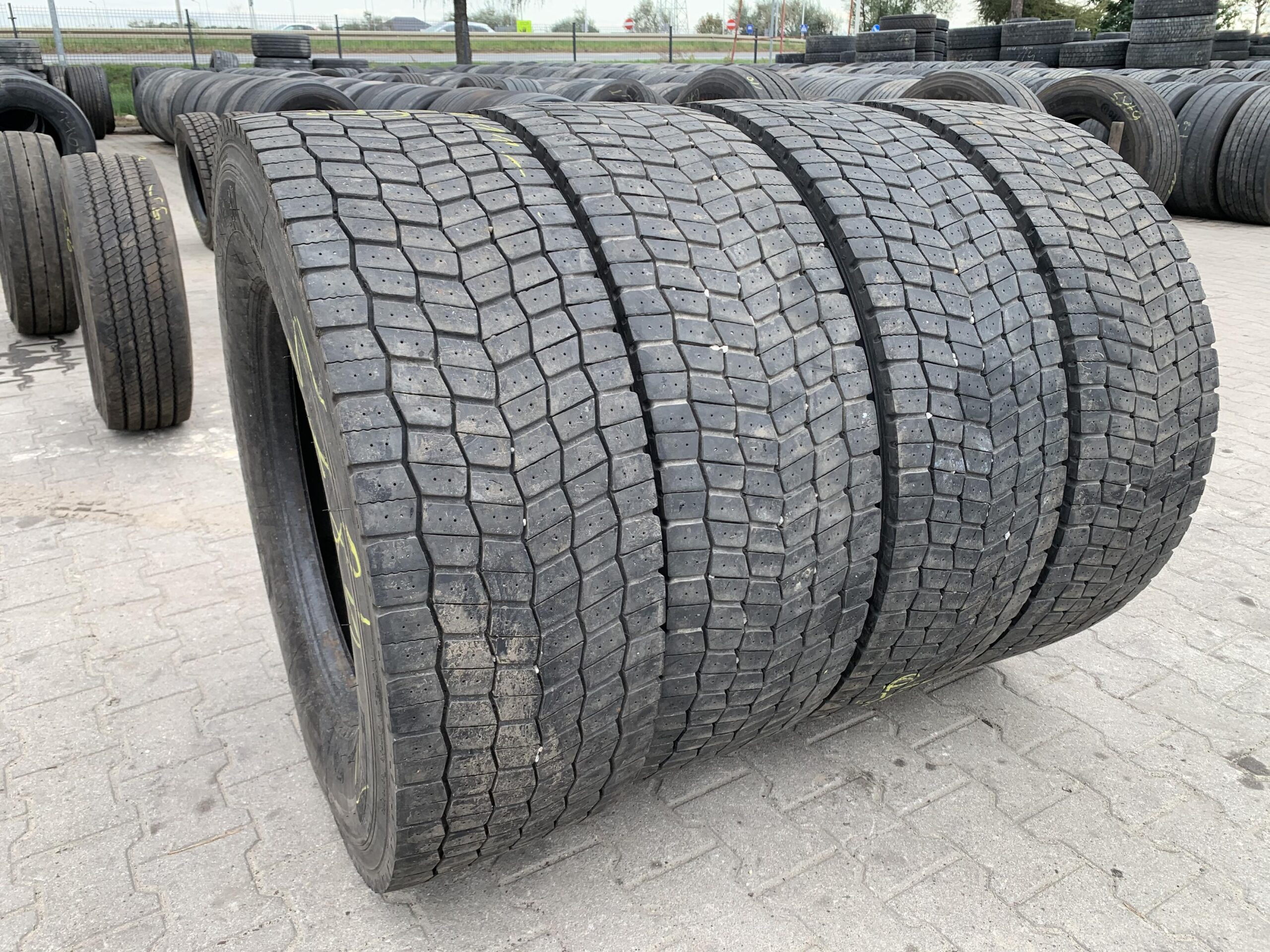 315/70R22.5 MICHELIN X MULTIWAY 3D XDE / 9-11mm MICHELIN X MULTIWAY D XDE