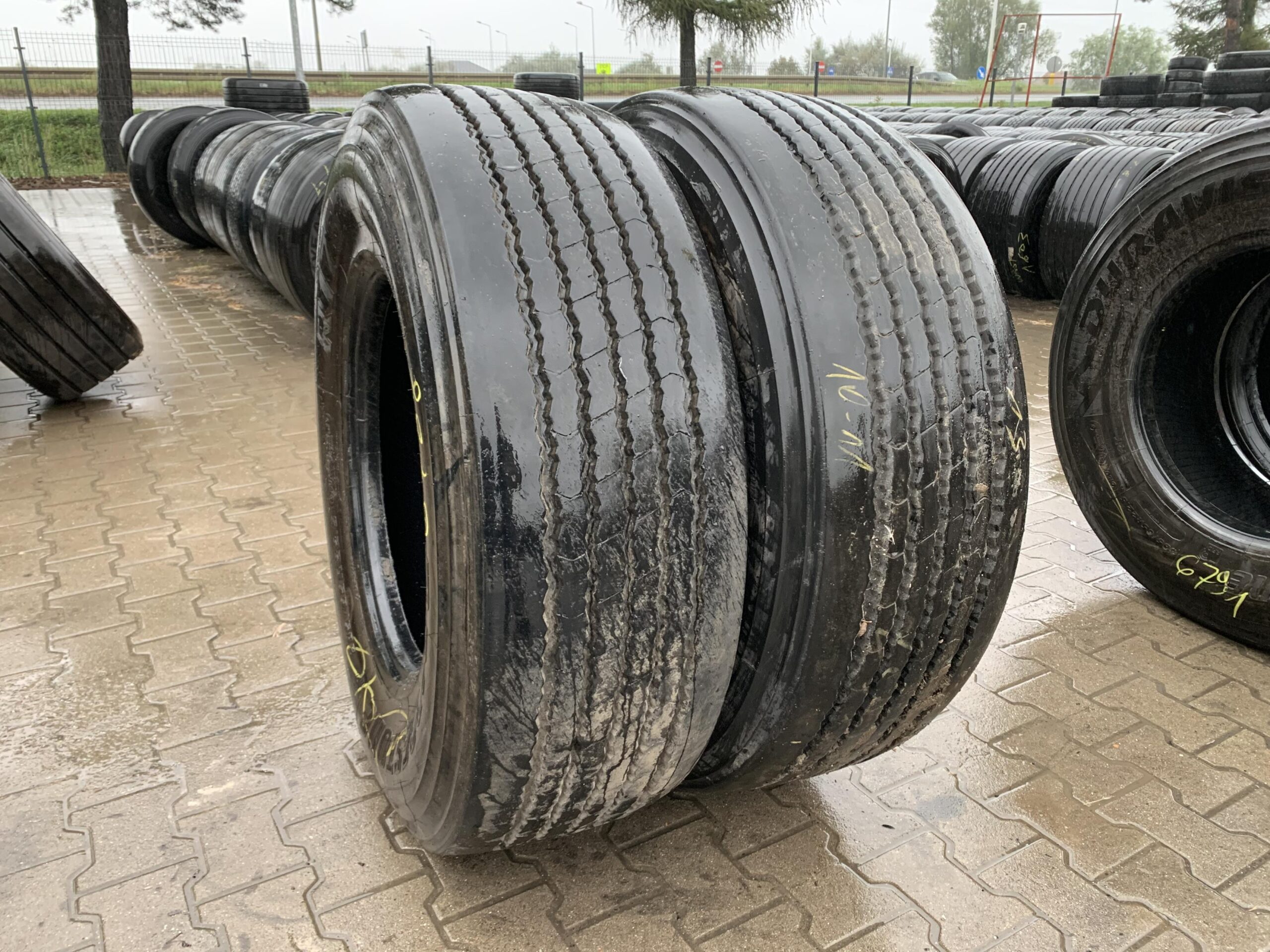 385/65R22.5 BRIDGESTONE R179+ / 10-11mm BRIDGESTONE