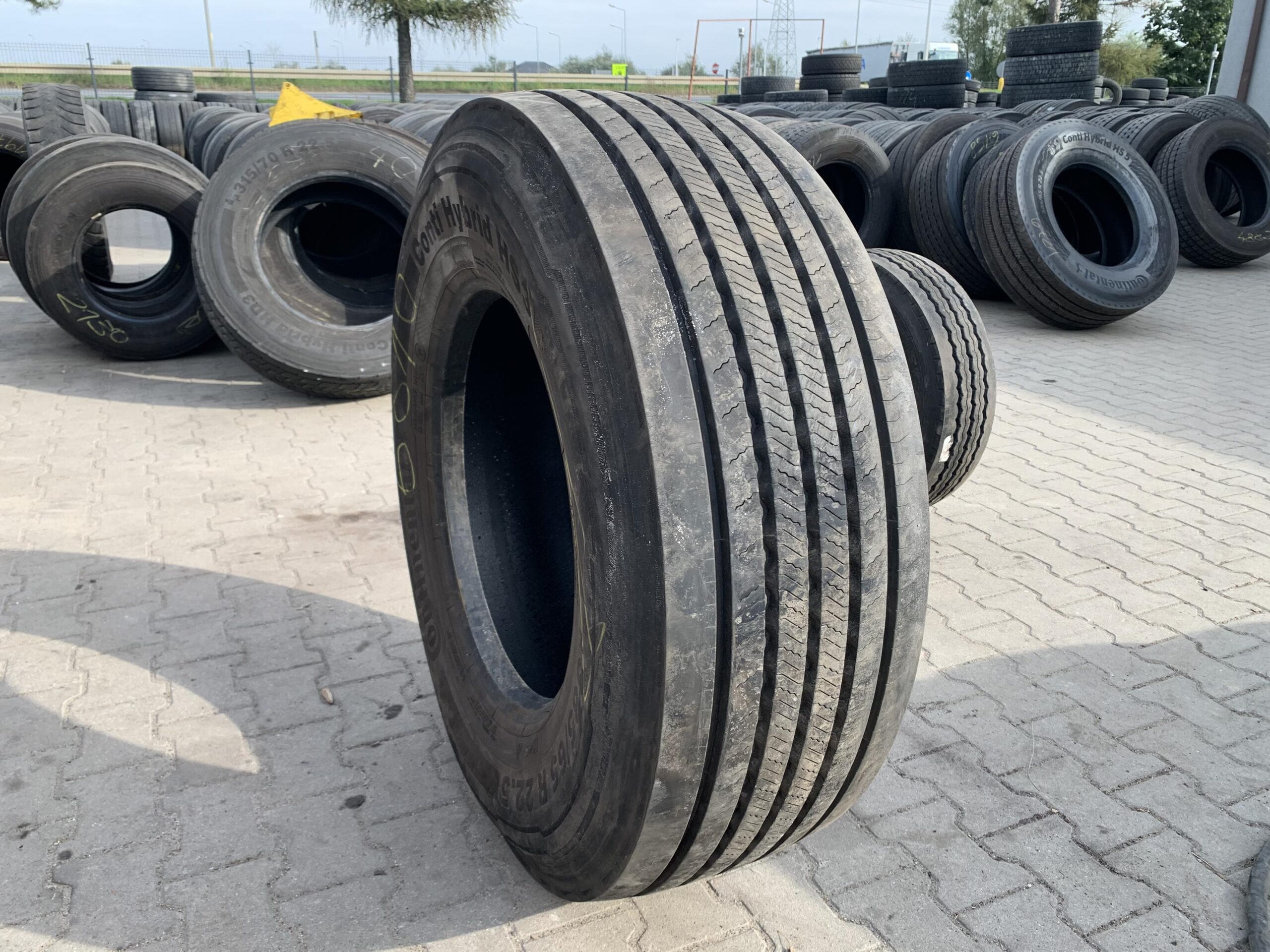 385/65R22.5 CONTINENTAL CONTI HYBRID HS3+ / 13mm CONTINENTAL CONTI HYBRID HS