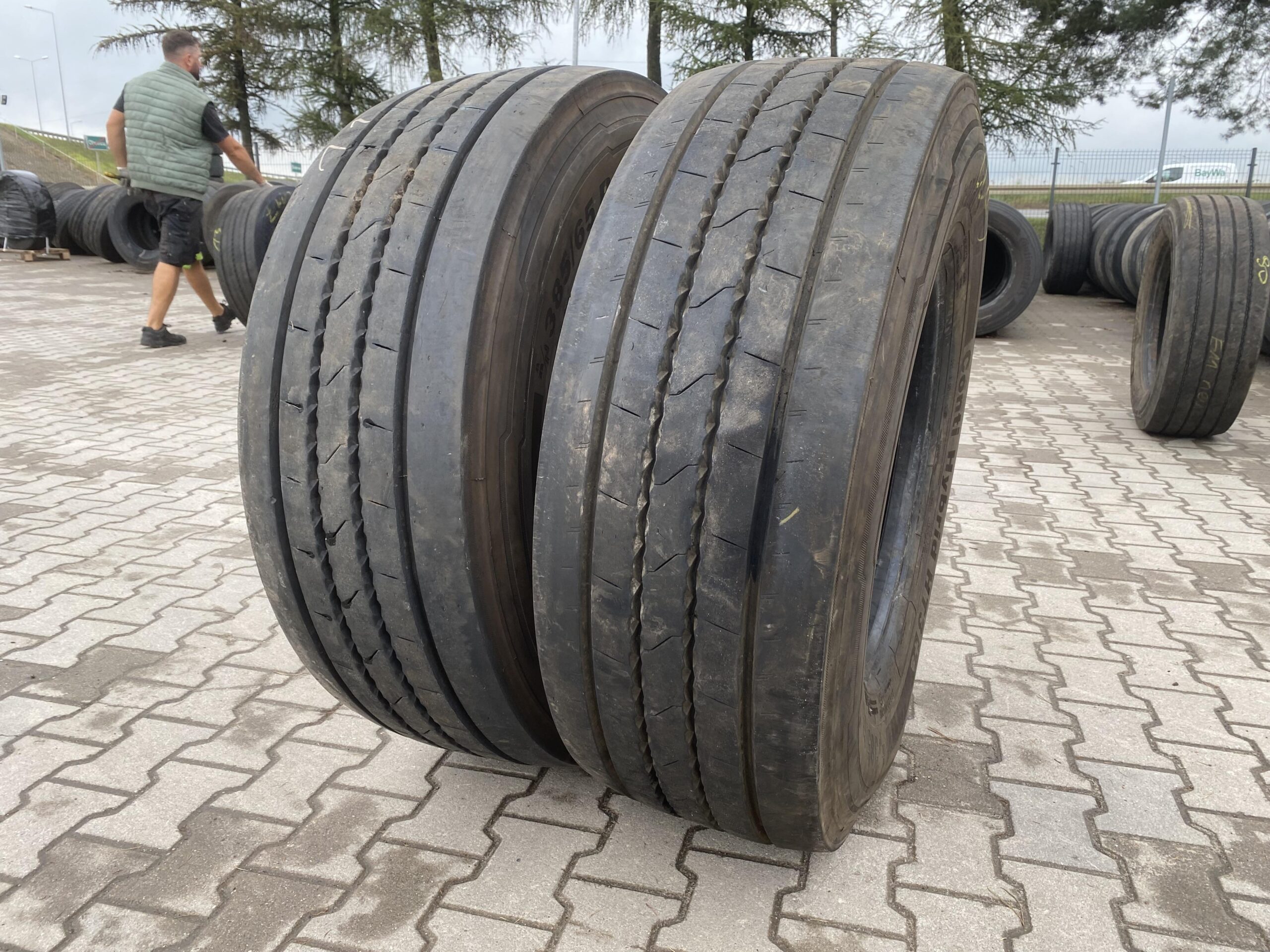 385/65R22.5 CONTINENTAL CONTI HYBRID HT3+ / 12-14mm CONTINENTAL CONTI HYBRID HT