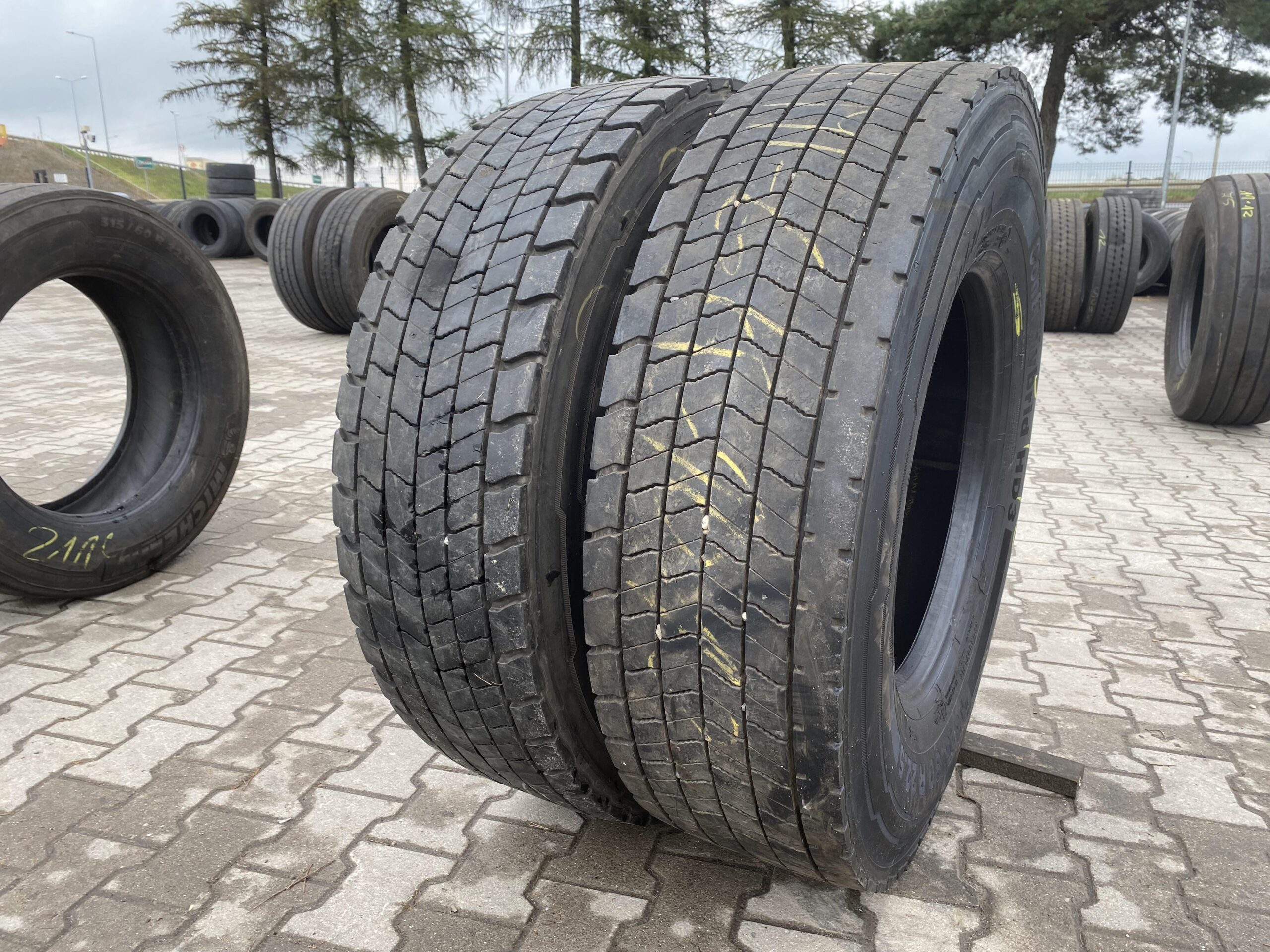 315/80R22.5 CONTINENTAL CONTI HYBRID HD3 / 9-13mm CONTINENTAL CONTI HYBRID HD