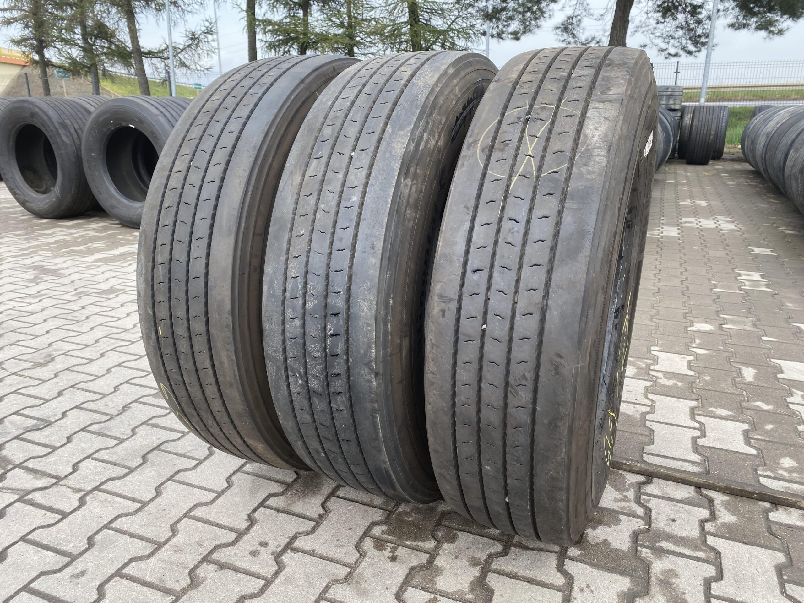 295/80R22.5 CONTINENTAL CONTI COACH HA3 / 8-10mm CONTINENTAL CONTI COACH HA