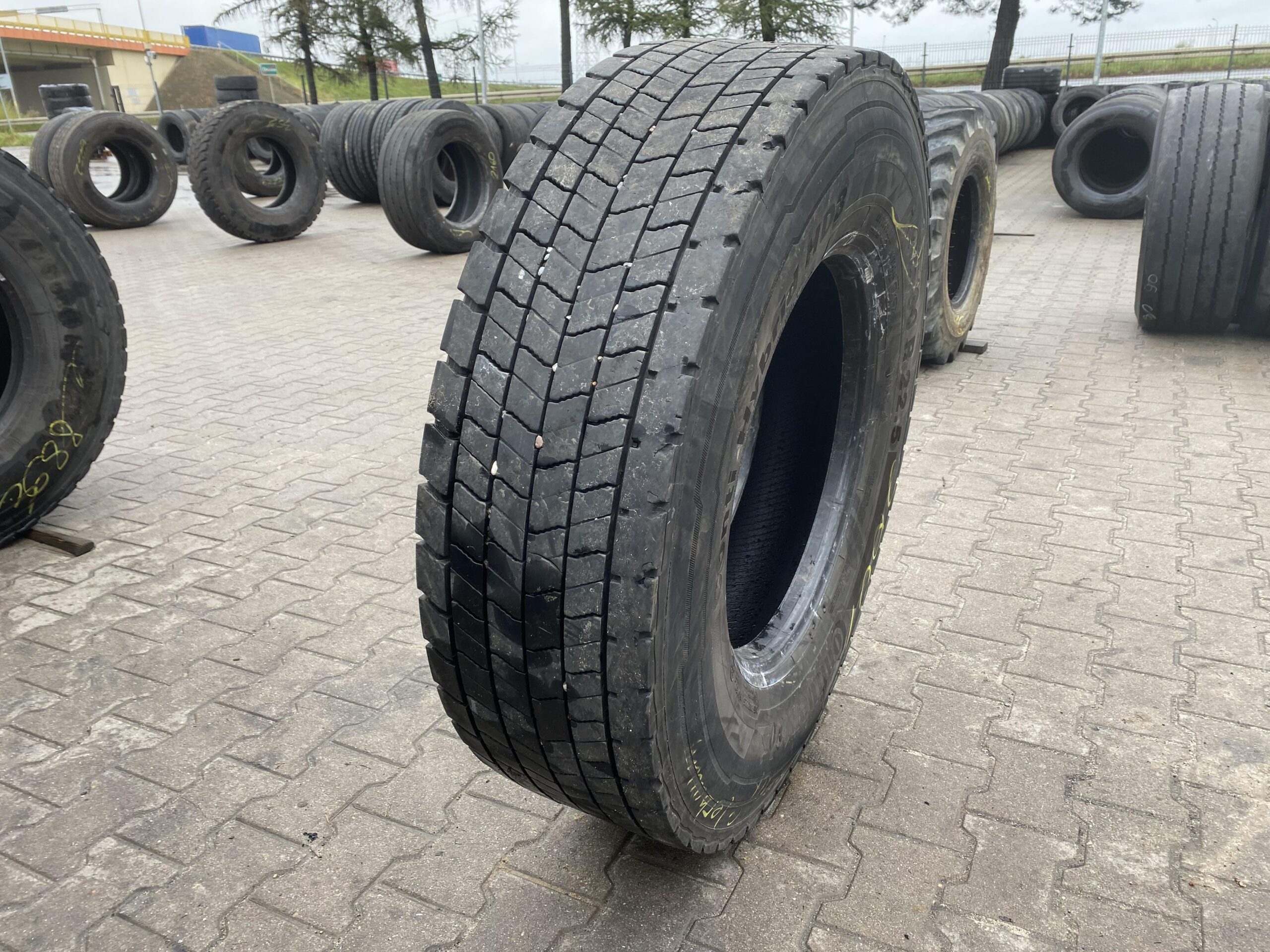 315/80R22.5 CONTINENTAL CONTI HYBRID HD3 / 8-13mm CONTINENTAL CONTI HYBRID HD