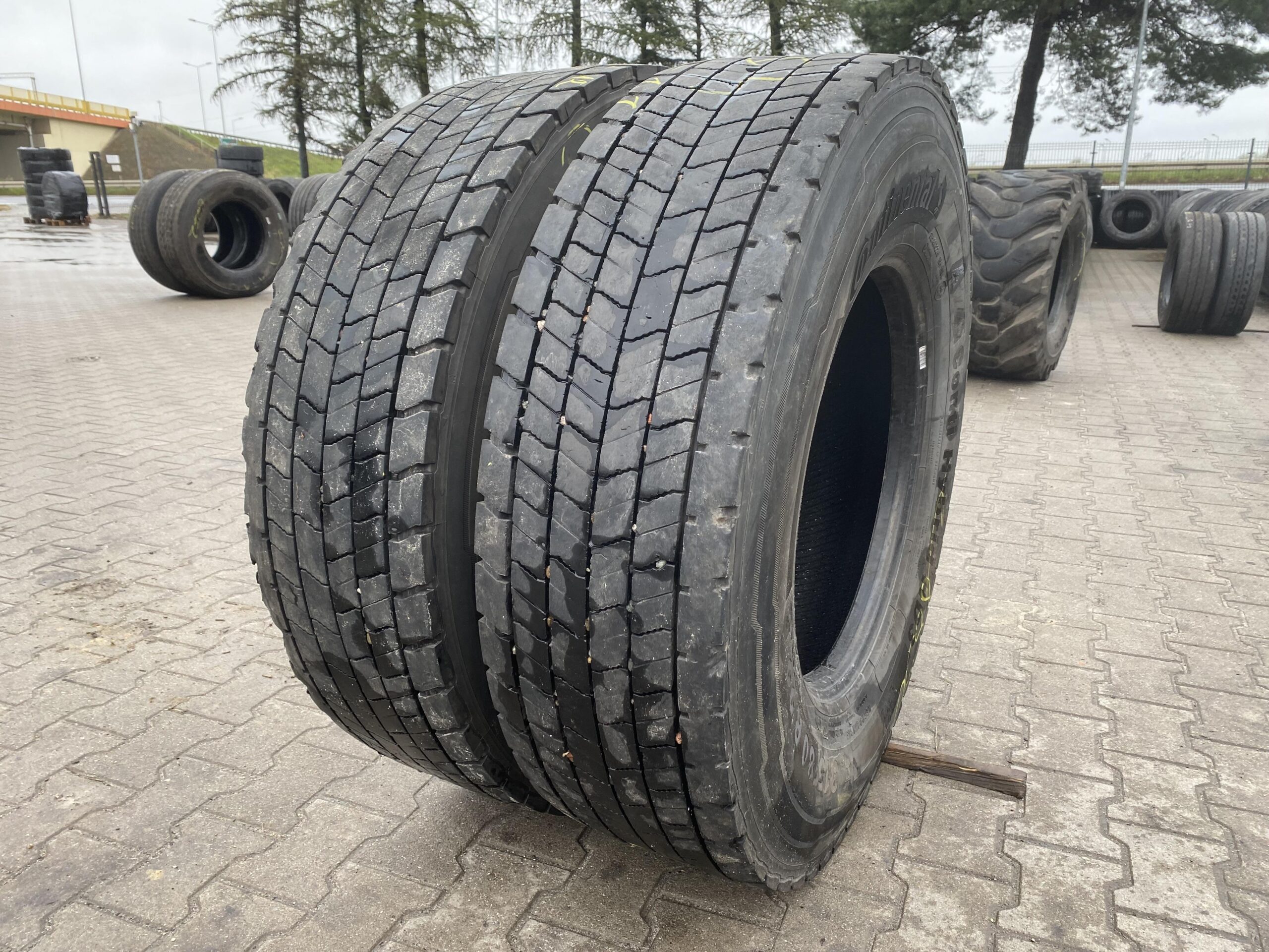 315/80R22.5 CONTINENTAL CONTI HYBRID HD3 / 8-12mm CONTINENTAL CONTI HYBRID HD