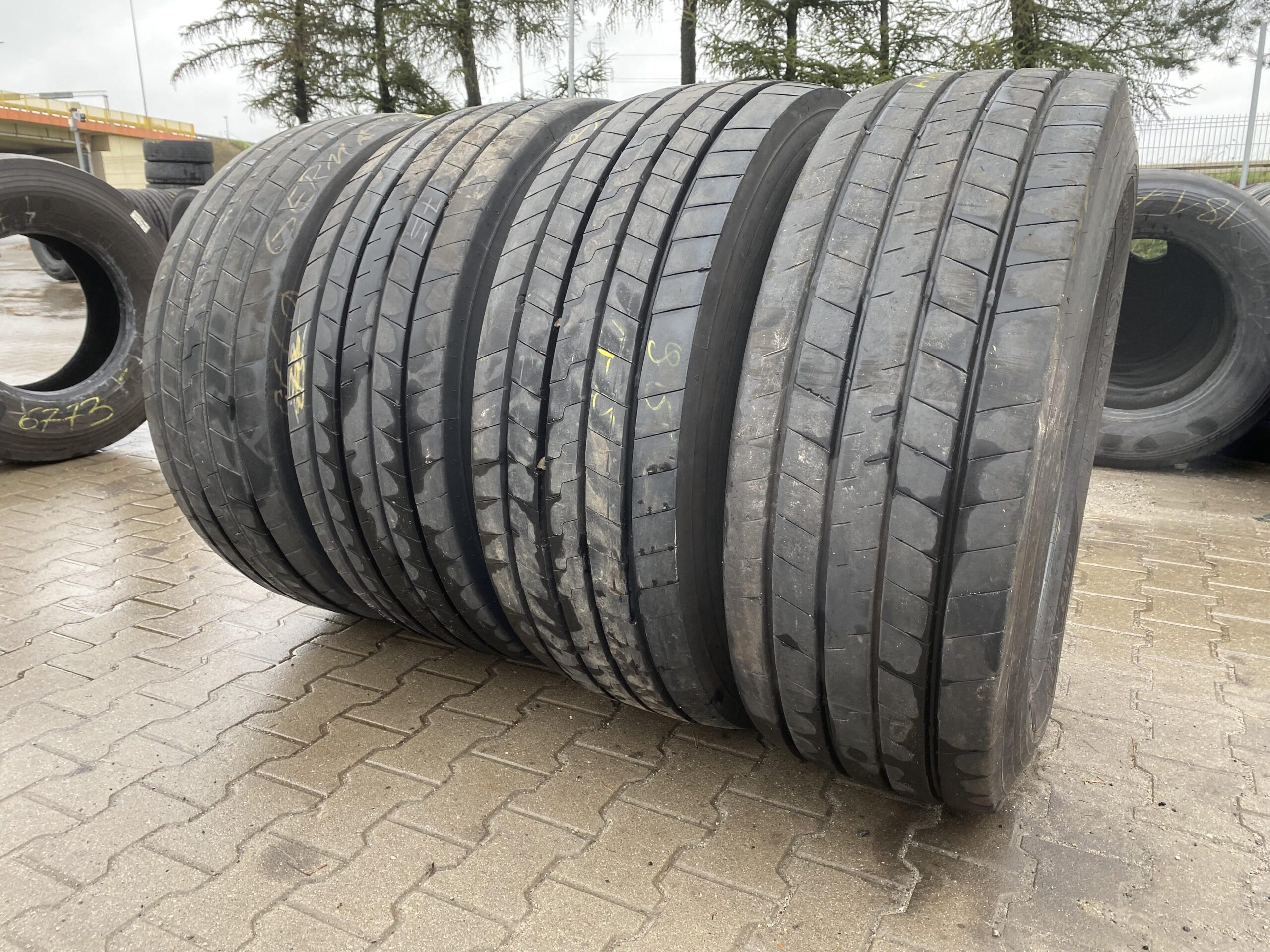 385/65R22.5 GOODYEAR KMAX T GEN-2 / 11-14mm GOODYEAKMAX T GEN