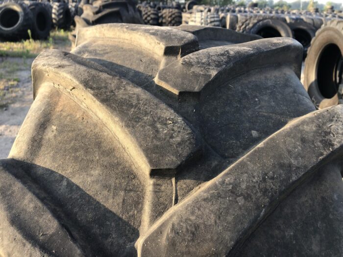 Opona do maszyn budowlanych   ARMOUMPT   bieżnika