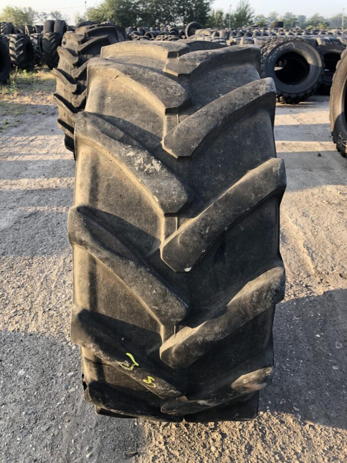 Opona do maszyn budowlanych   ARMOUMPT   bieżnika