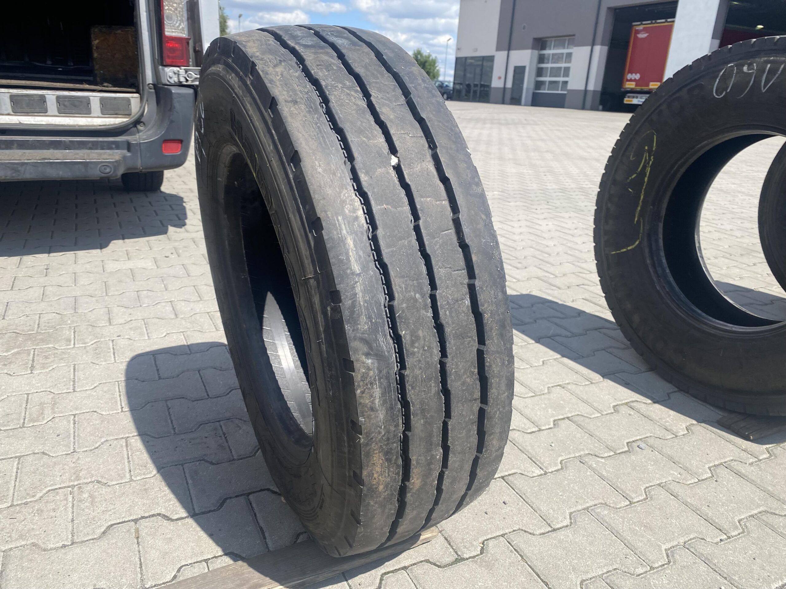 245/70R19.5 HANKOOK TH10 / 11-12mm HANKOOK TH