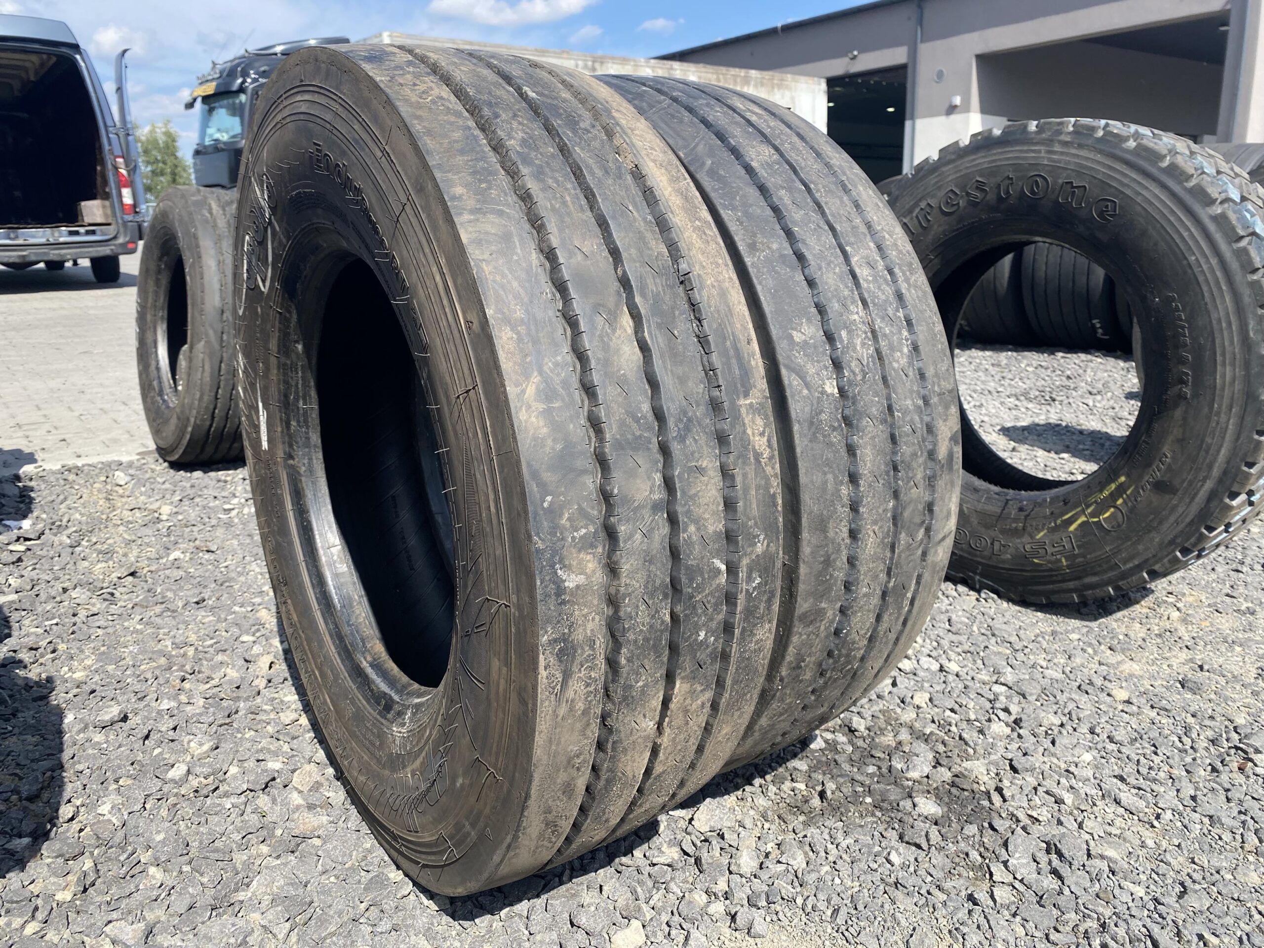 235/75R17.5 APOLLO ENDURACE RT / 10-12mm APOLLO ENDURACE RT