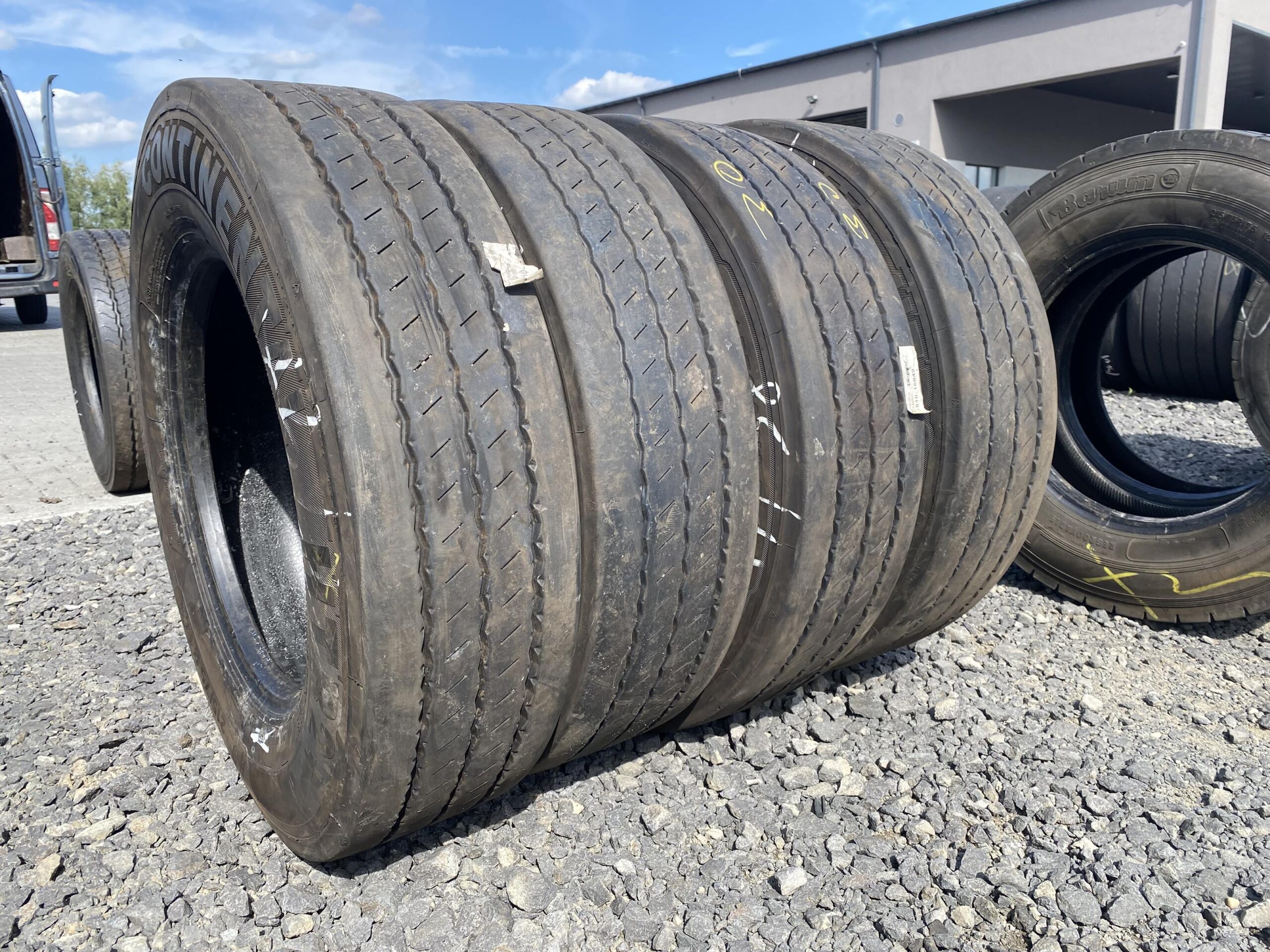215/75R17.5 CONTINENTAL HTR2+ / 6-7mm CONTINENTAL HT