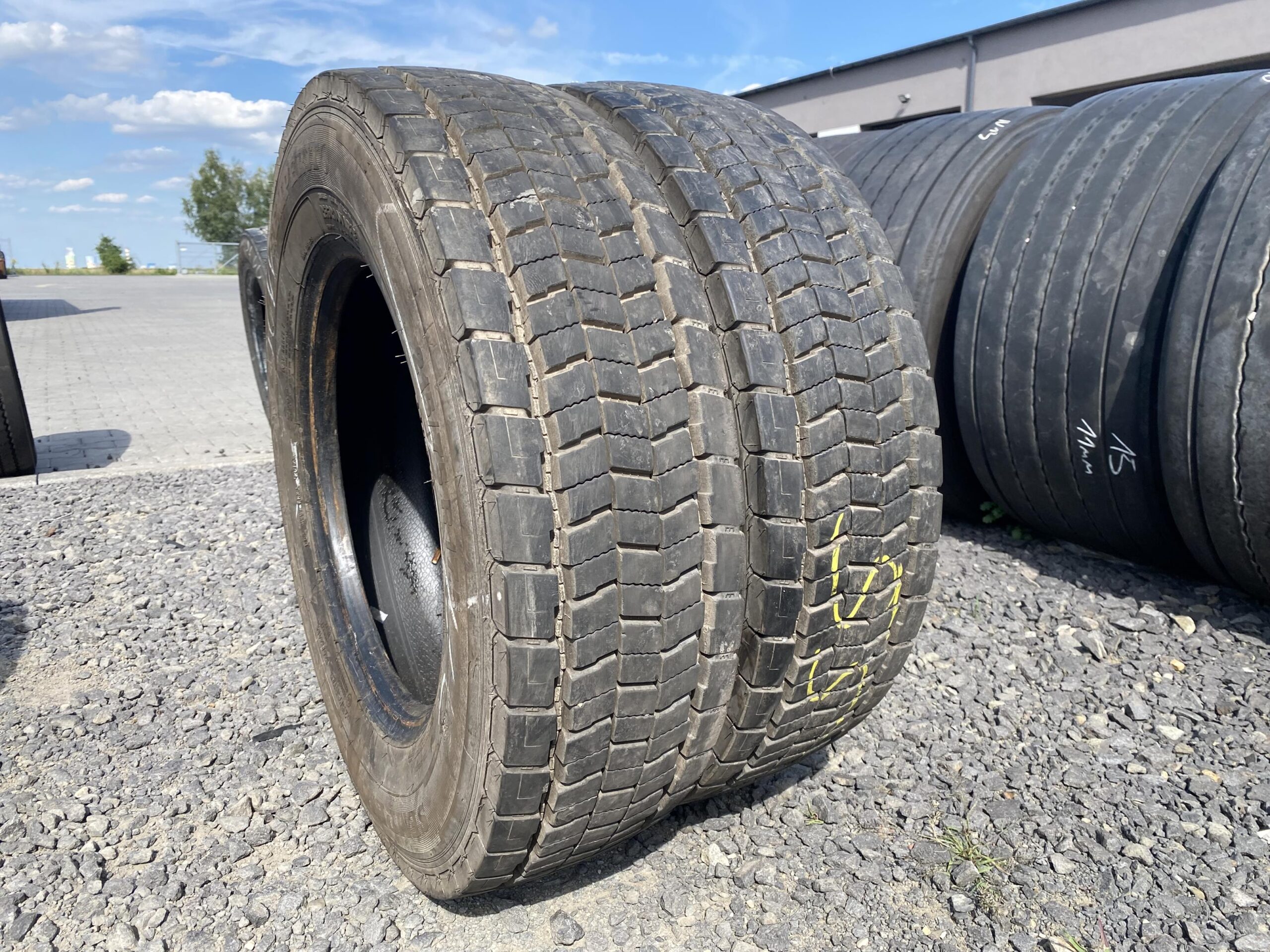 215/75R17.5 SEMPERIT RUNNER D2 / 13mm SEMPERIT RUNNED