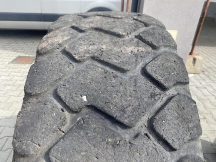 Opona przemysłowa  MAXAM MS   BIEŻNIKA