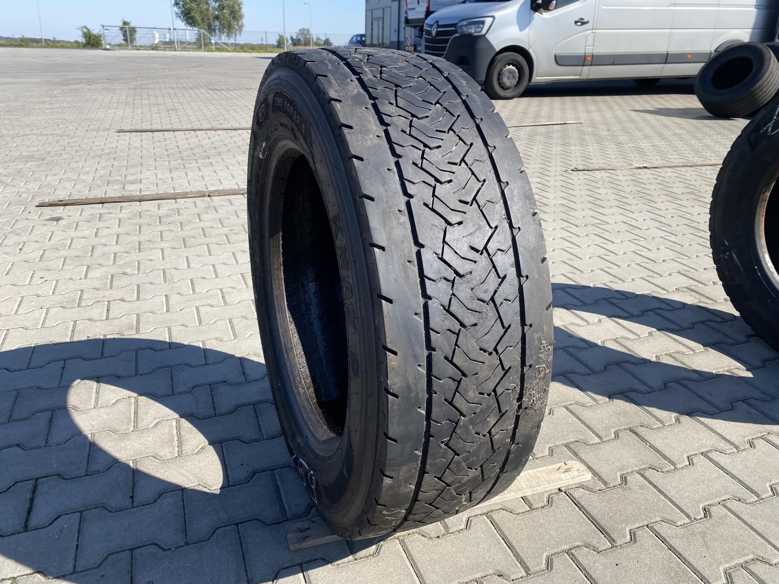 295/60R22.5 GOODYEAR KMAX D A / 6-7mm GOODYEAKMAX D A