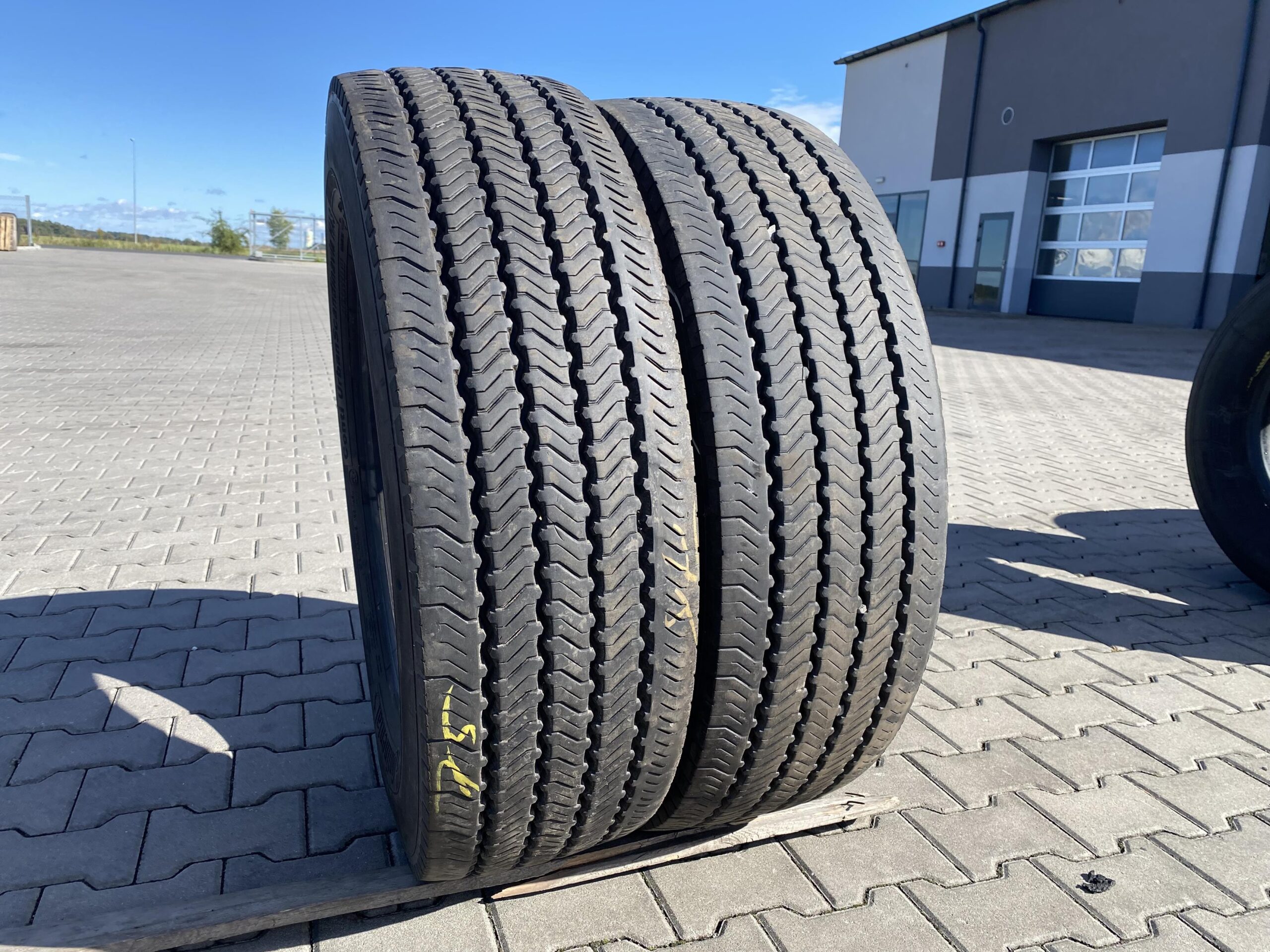 275/70R22.5 CONTINENTAL CONTI URBAN AH3+ / 13-15mm CONTINENTAL CONTI URBAN AH