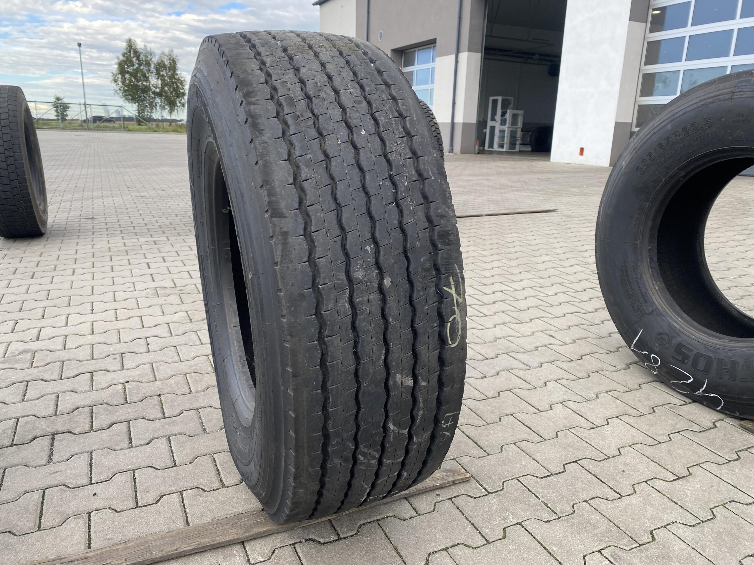 385/65R22.5 NOKIAN E-TRUCK STEER / 10-11mm NOKIAN ETRUCK STEE