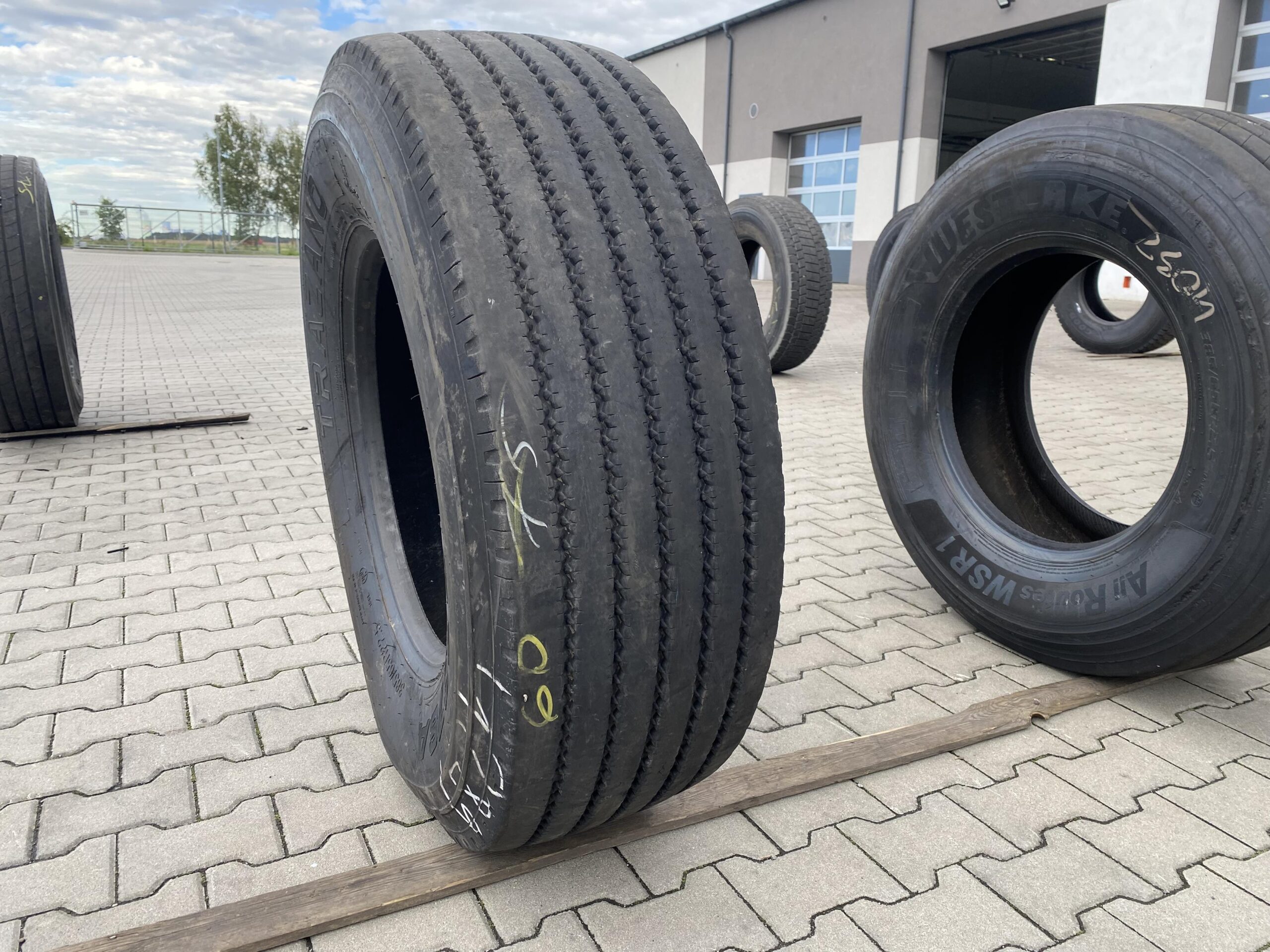 385/65R22.5 TRAZANO CR976A / 10-11mm TRAZANO CRA