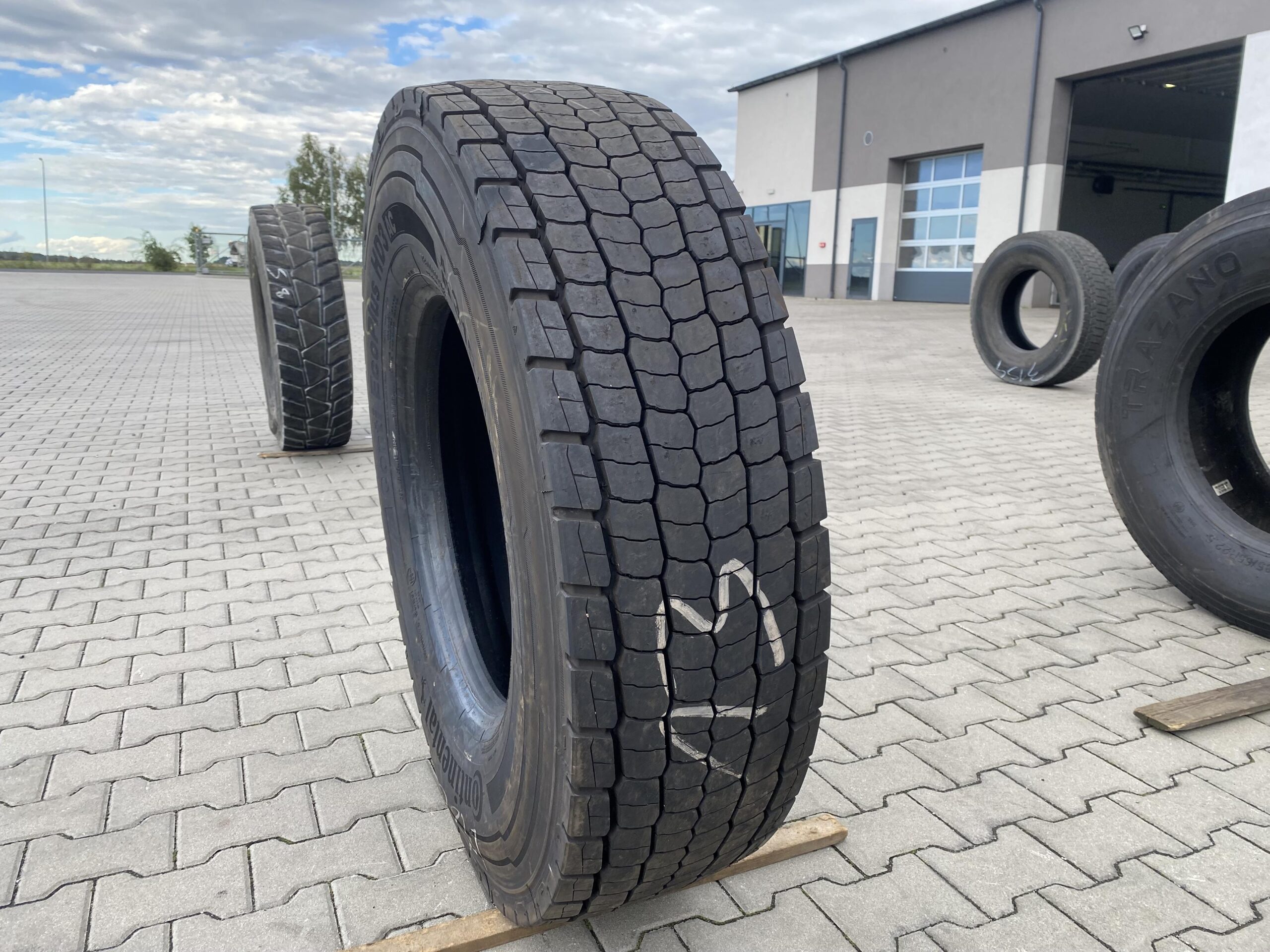 315/80R22.5 CONTINENTAL CONTI ECOPLUS HD3 AC / 17mm CONTINENTAL CONTI ECOPLUS HD AC