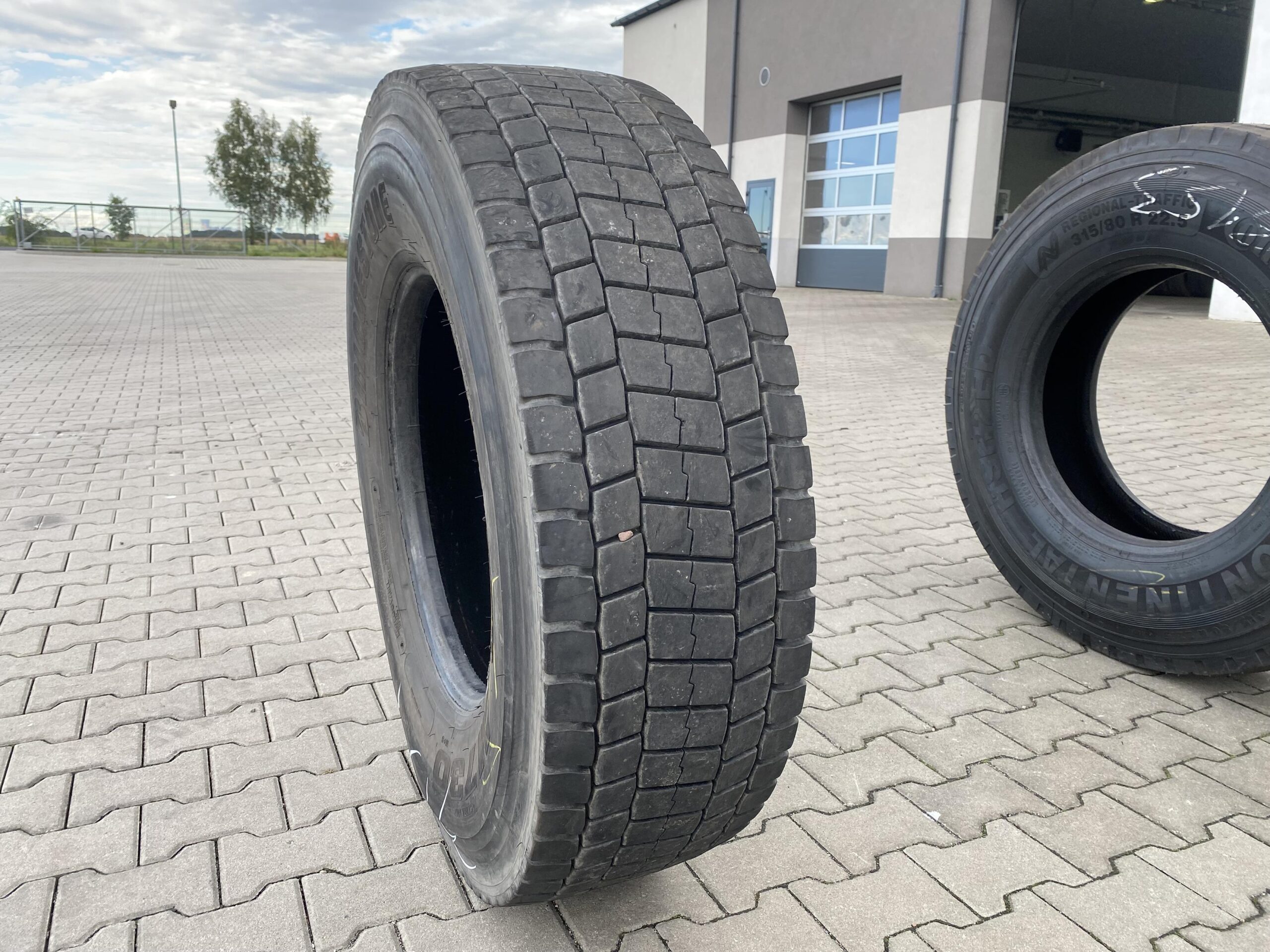 315/80R22.5 BRIDGESTONE M730 / 9-10mm BRIDGESTONE M