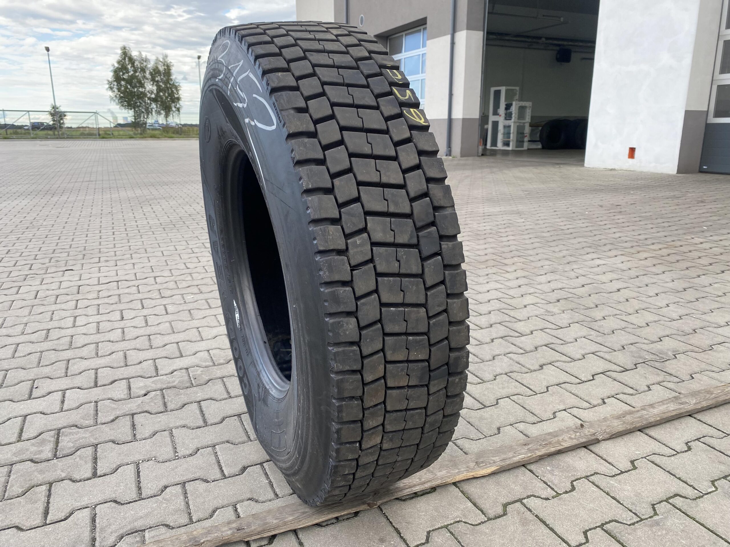 315/80R22.5 BIEŻNIKOWANA TYP BRIDGESTONE M729 / 16-17mm BIEŻNIKOWANA TYP BRIDGESTONE M
