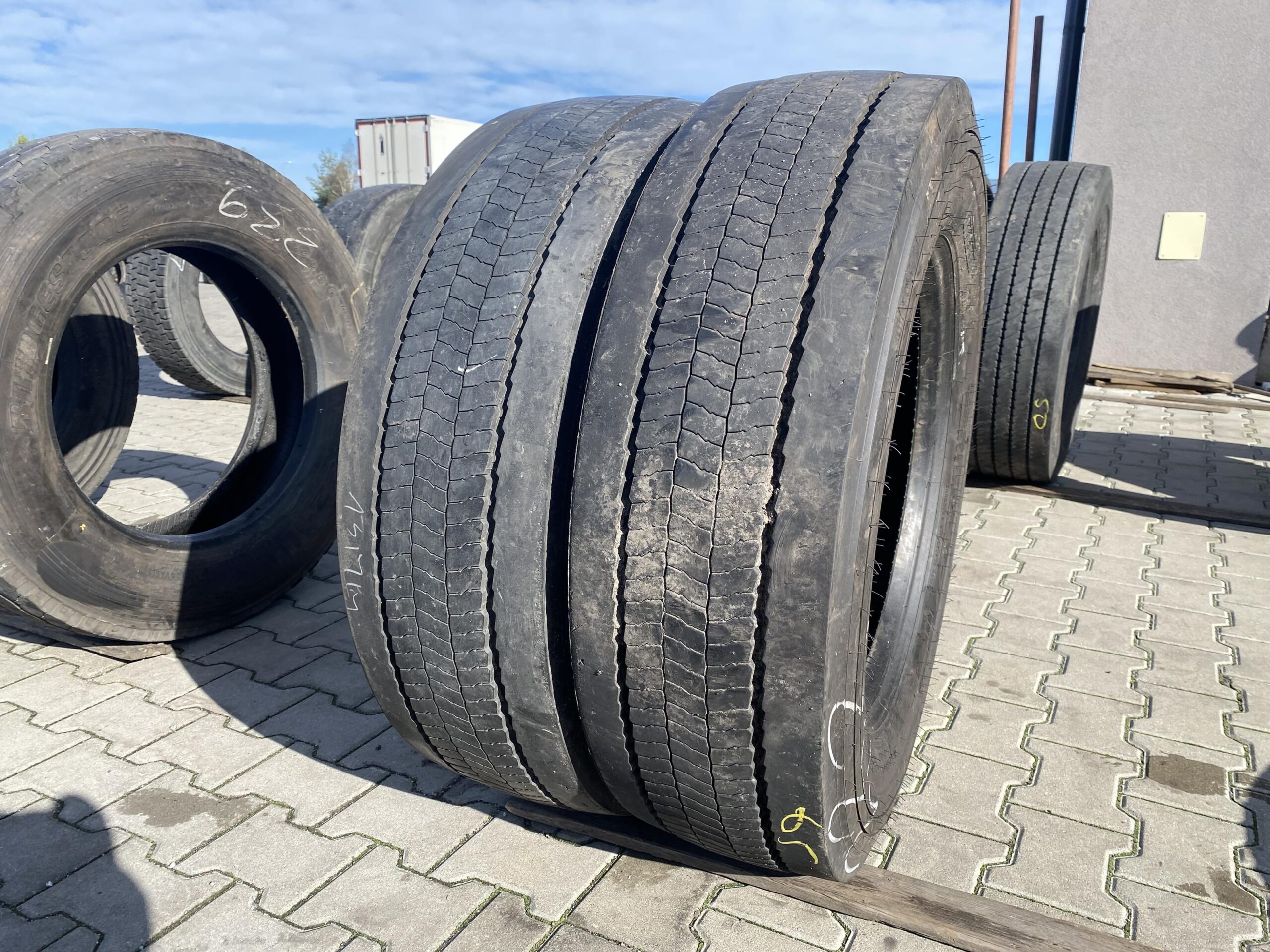 275/70R22.5 PIRELLI MC:01 / 12-14mm PIRELLI MC