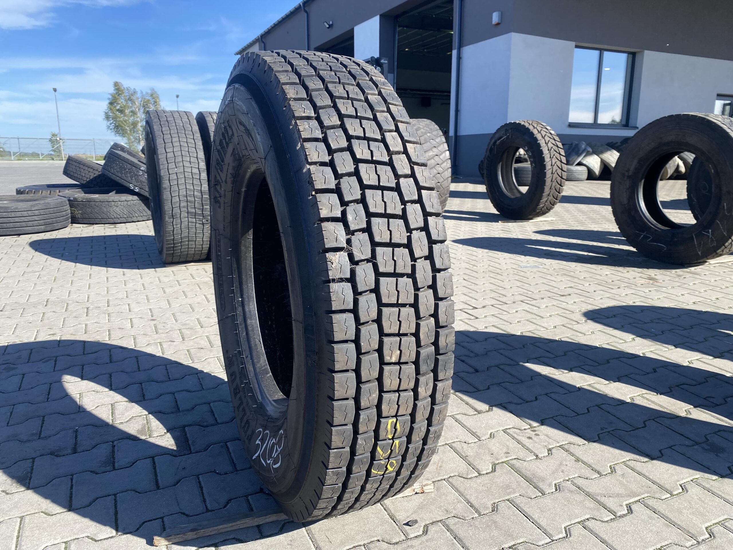 315/80R22.5 FULLRUN TB755D / 18mm FULLRUN TBD