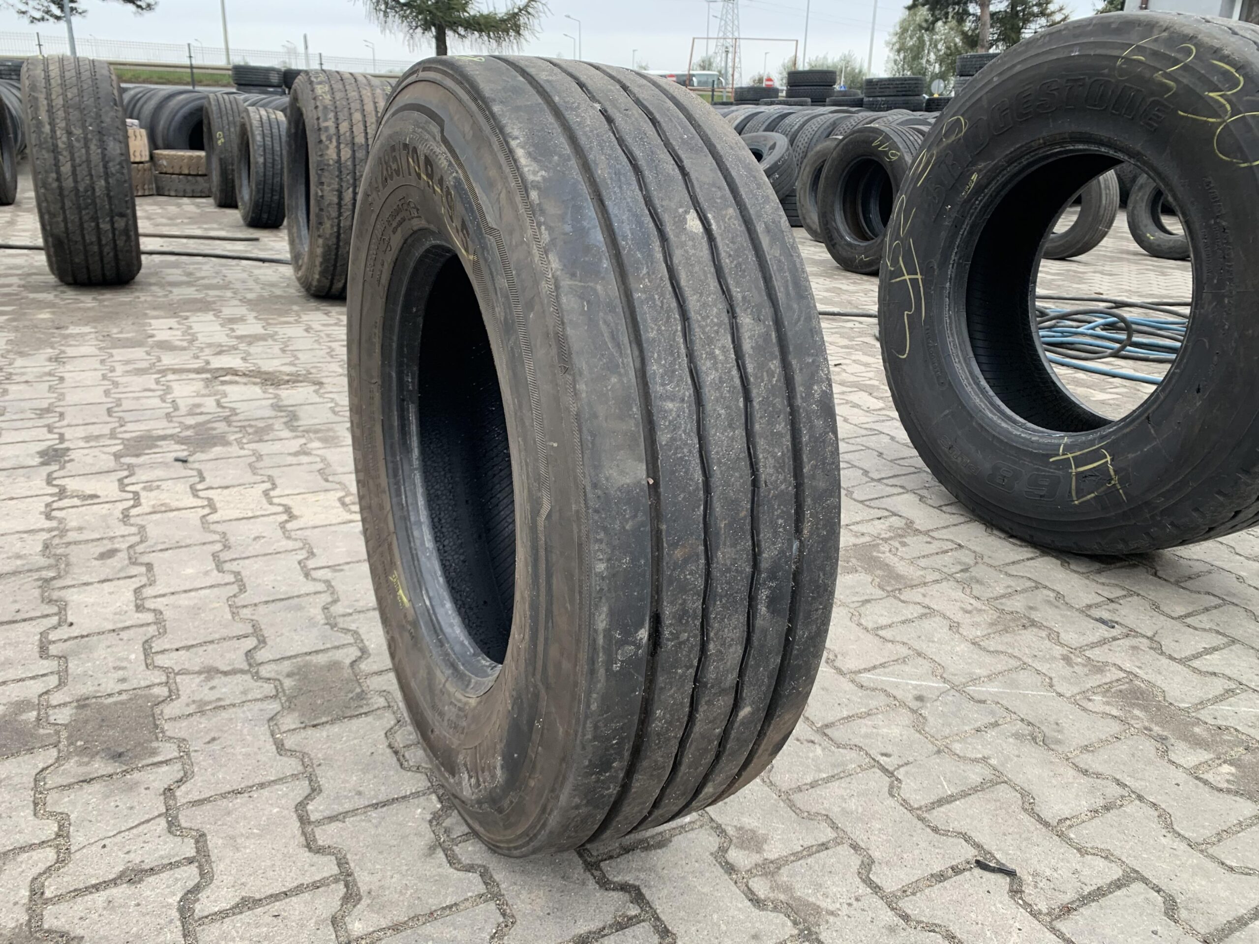 285/70R19.5 CONTINENTAL CONTI HYBRID HT3 / 8-9mm CONTINENTAL CONTI HYBRID HT