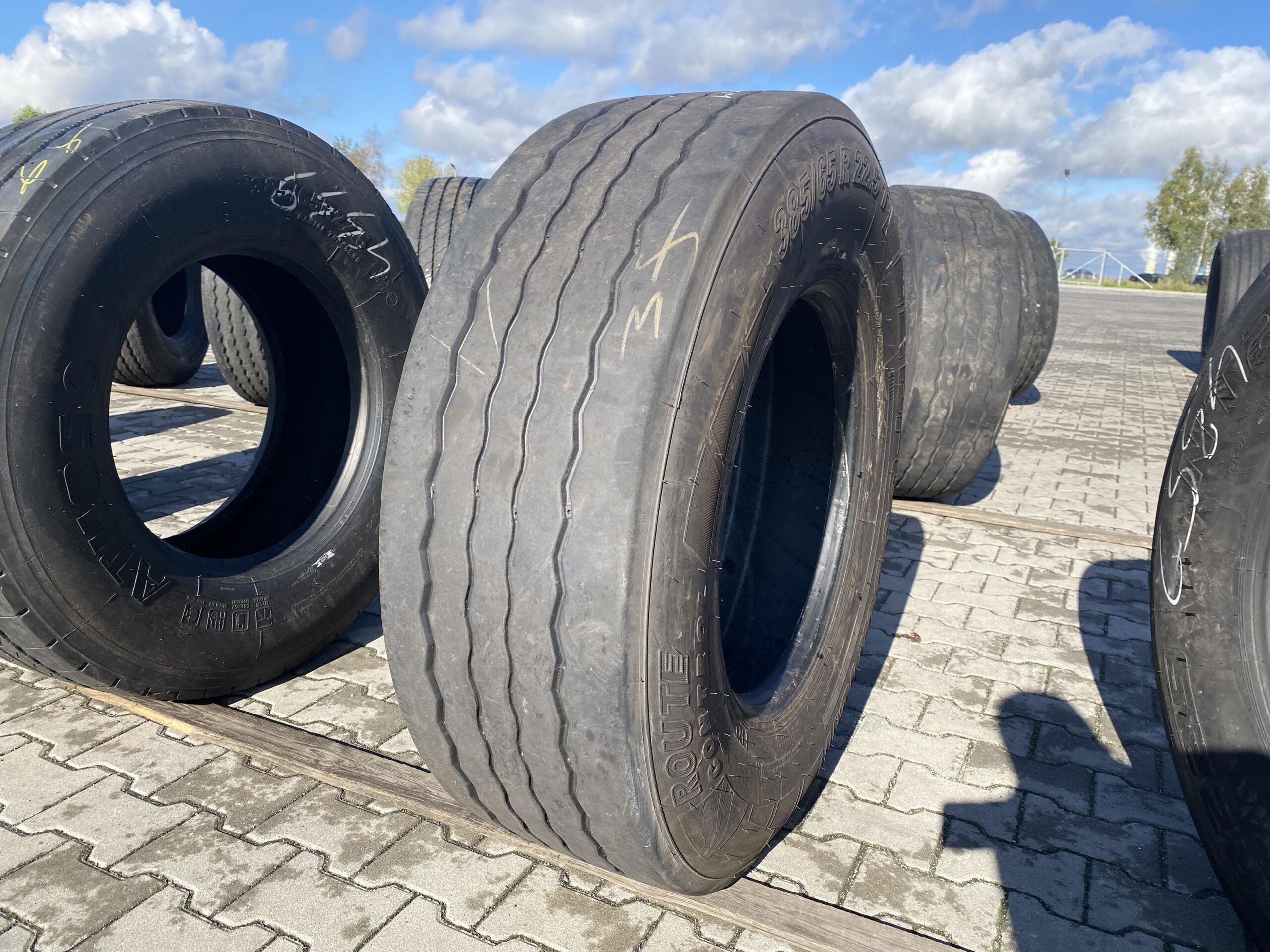 385/65R22.5 BFGOODRICH CROSS CONTROL T / 5-7mm BFGOODRICH CROSS CONTROL T