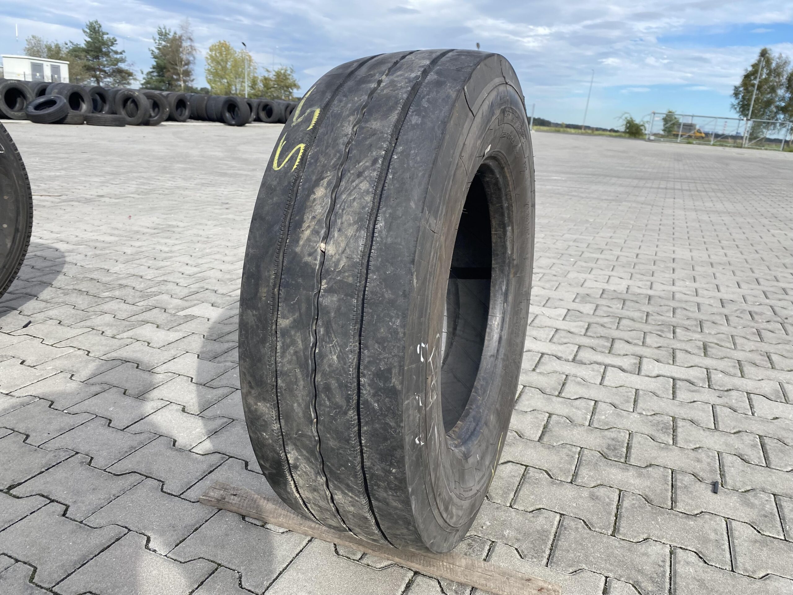 265/70R19.5 MICHELIN X LINE ENERGY T / 8mm MICHELIN X LINE ENERGY T