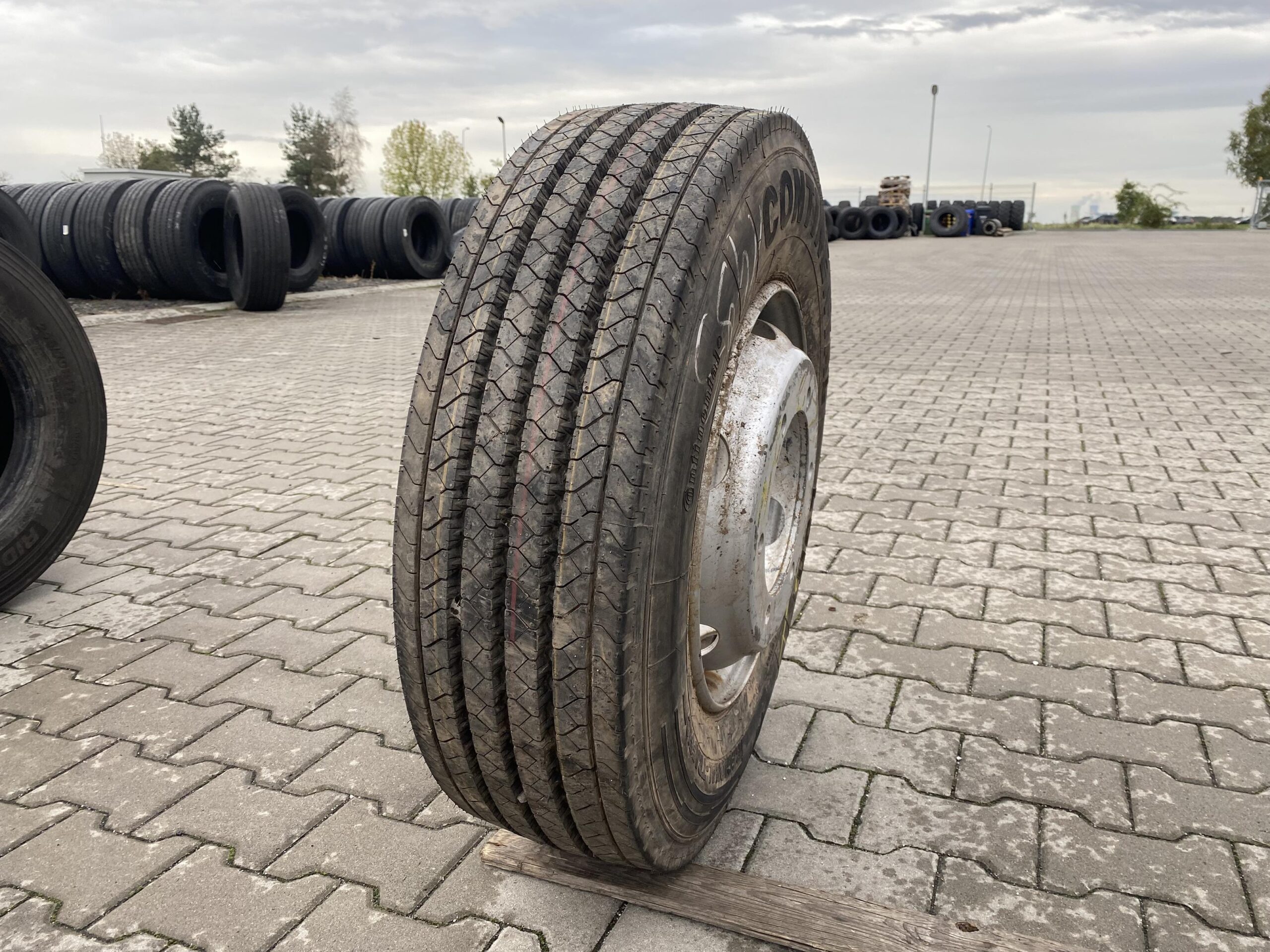 235/75R17.5 CONTINENTAL LSR1 / 100% Bieżnika CONTINENTAL LS Bieżnika