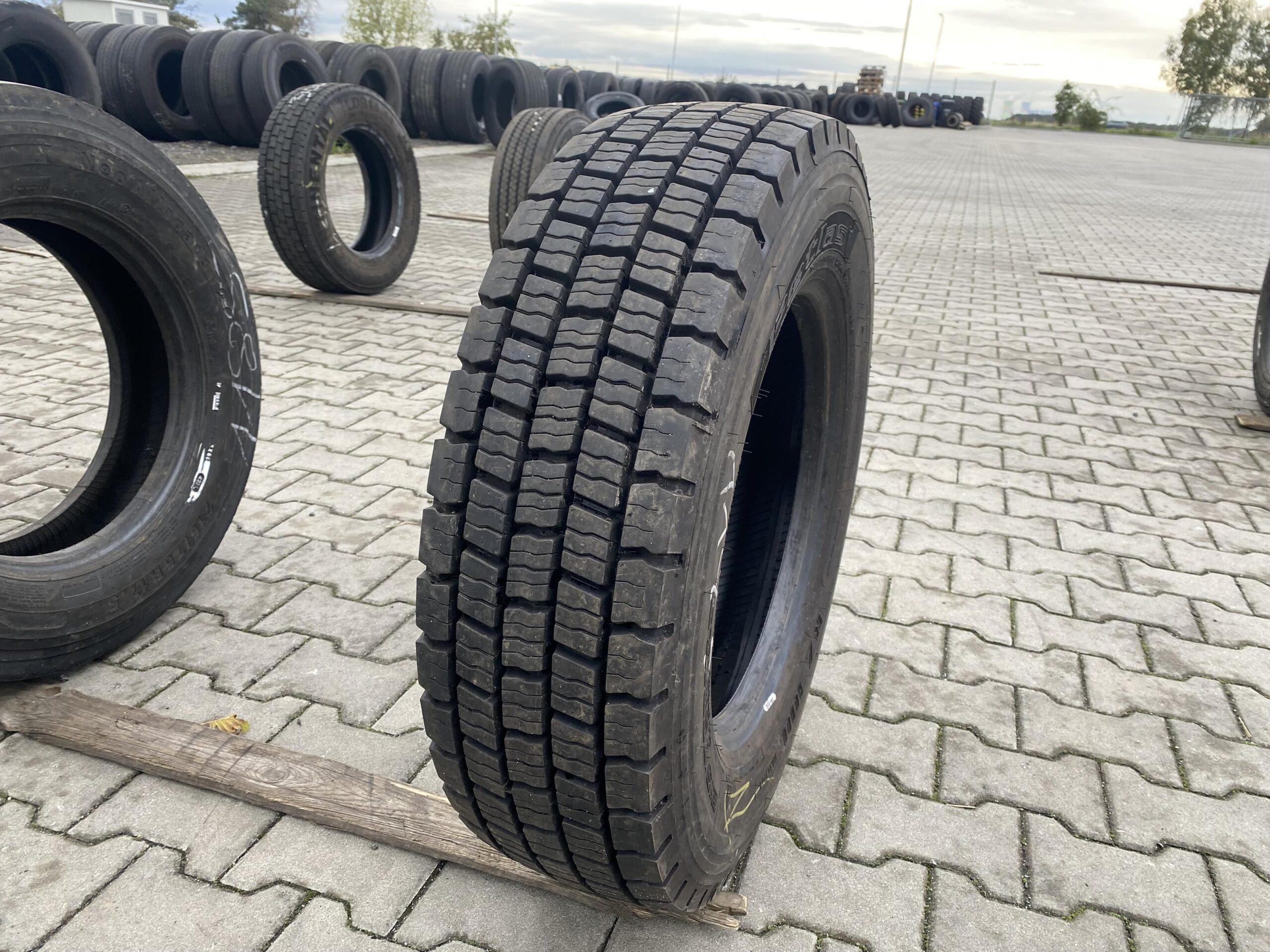 215/75R17.5 PETLAS RZ 300 / 13-14mm PETLAS RZ