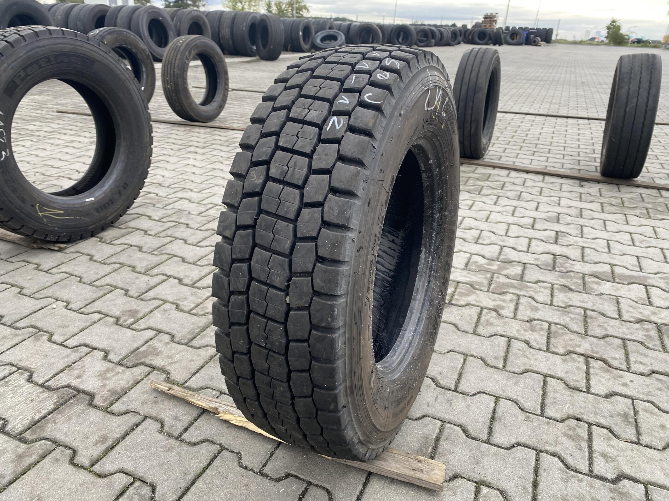 225/75R17.5 BRIDGESTONE M729 / 11-12mm BRIDGESTONE M