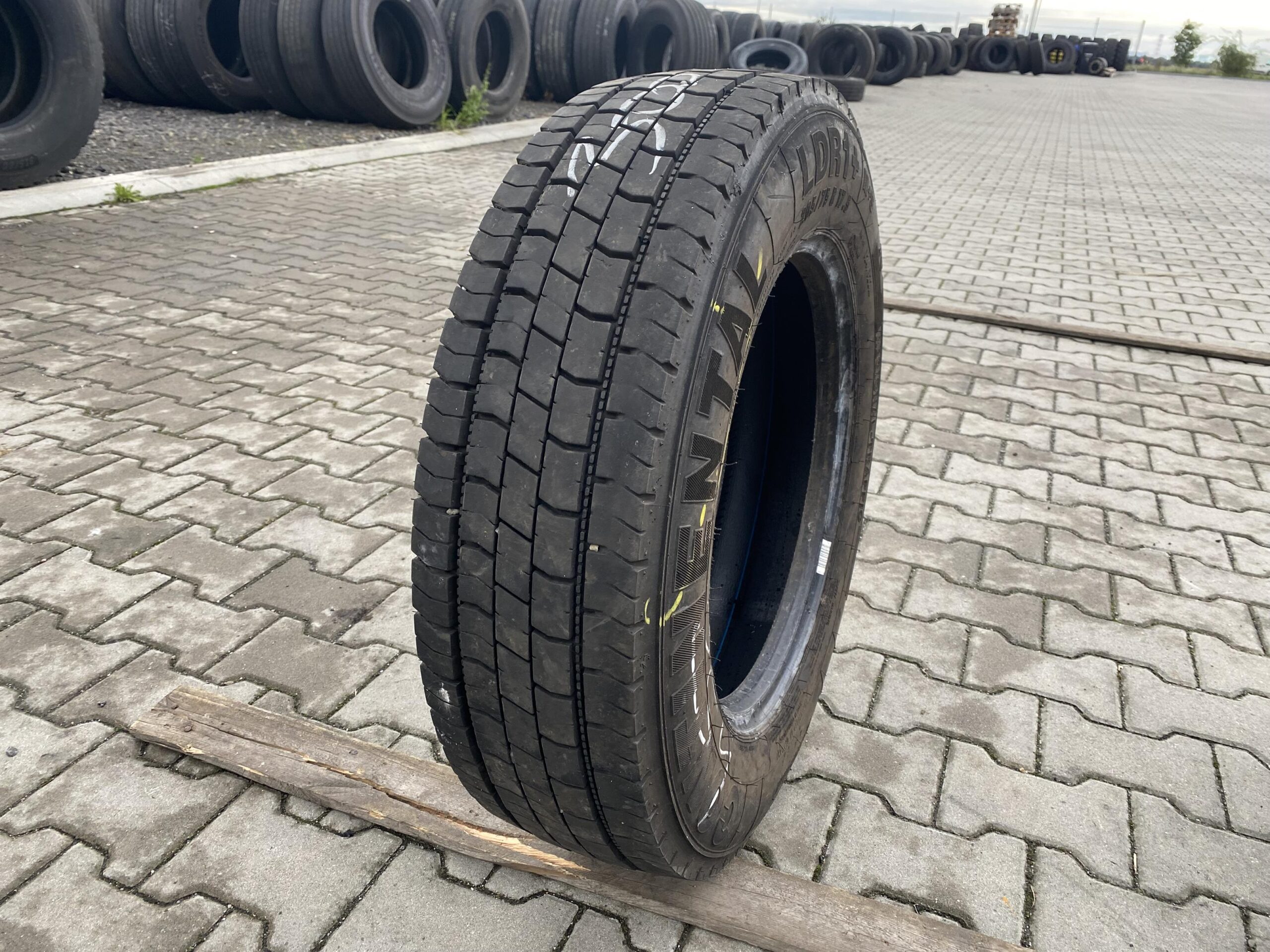 205/75R17.5 CONTINENTAL LDR1+ / 7-8mm CONTINENTAL LD