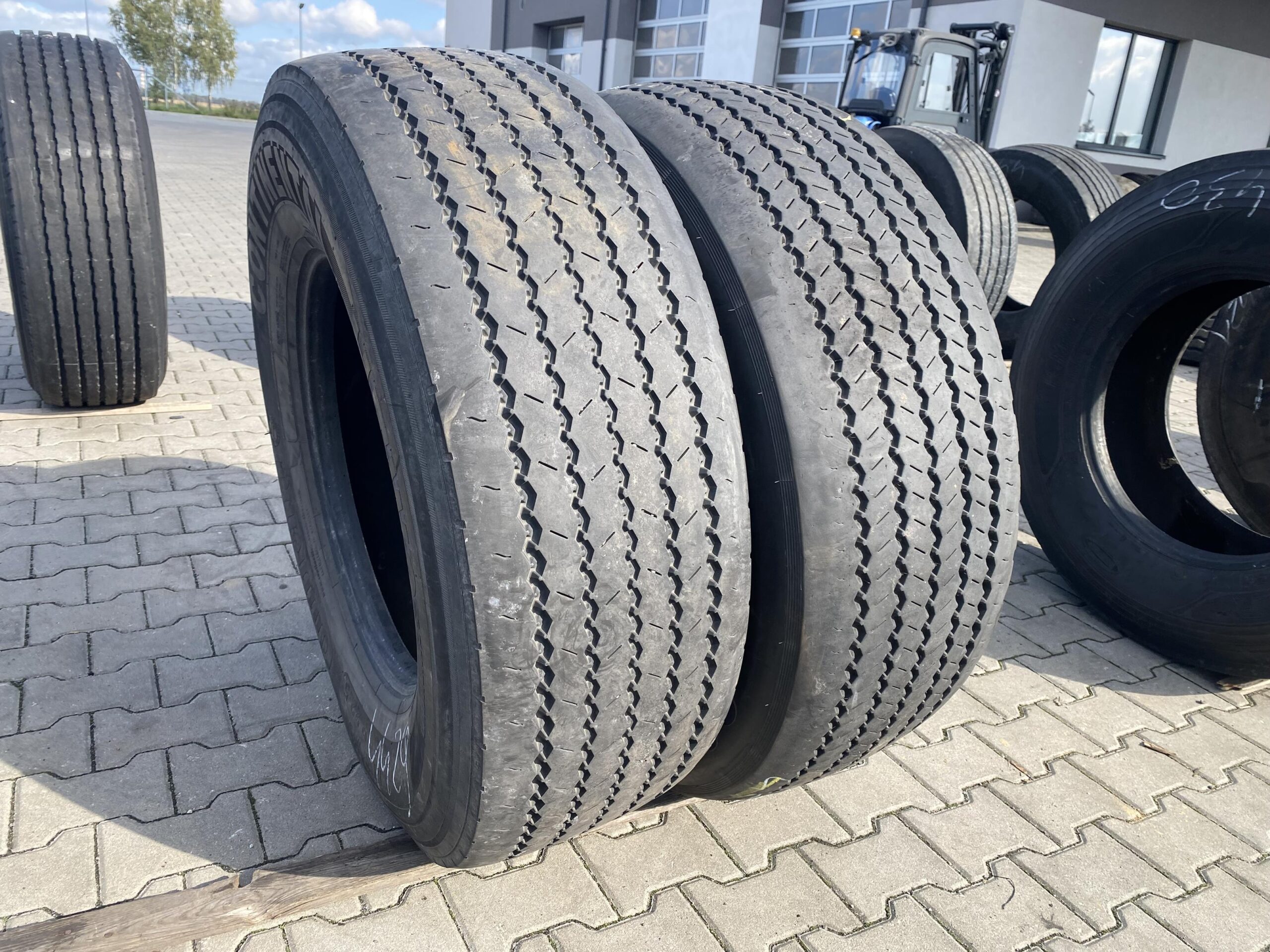 385/65R22.5 CONTINENTAL HSW SCANDINAVIA / 8-11mm CONTINENTAL HSW SCANDINAVIA