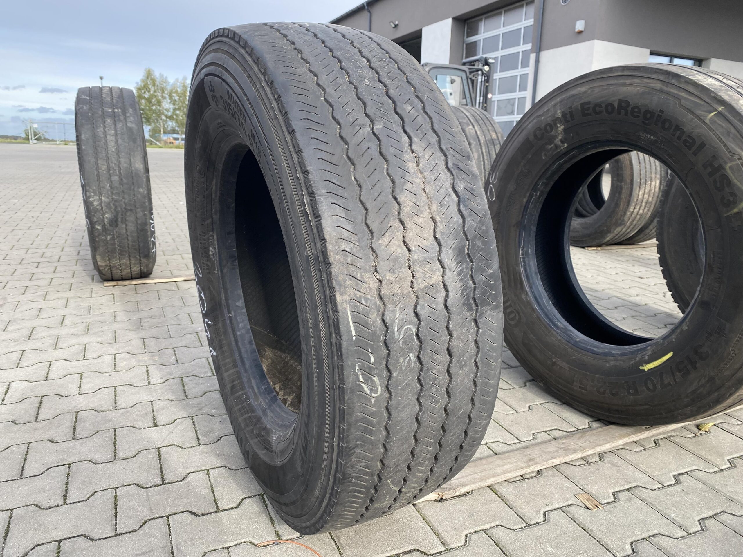 315/70R22.5 CONTINENTAL HSW2 SCANDINAVIA / 7-8mm CONTINENTAL HSW SCANDINAVIA