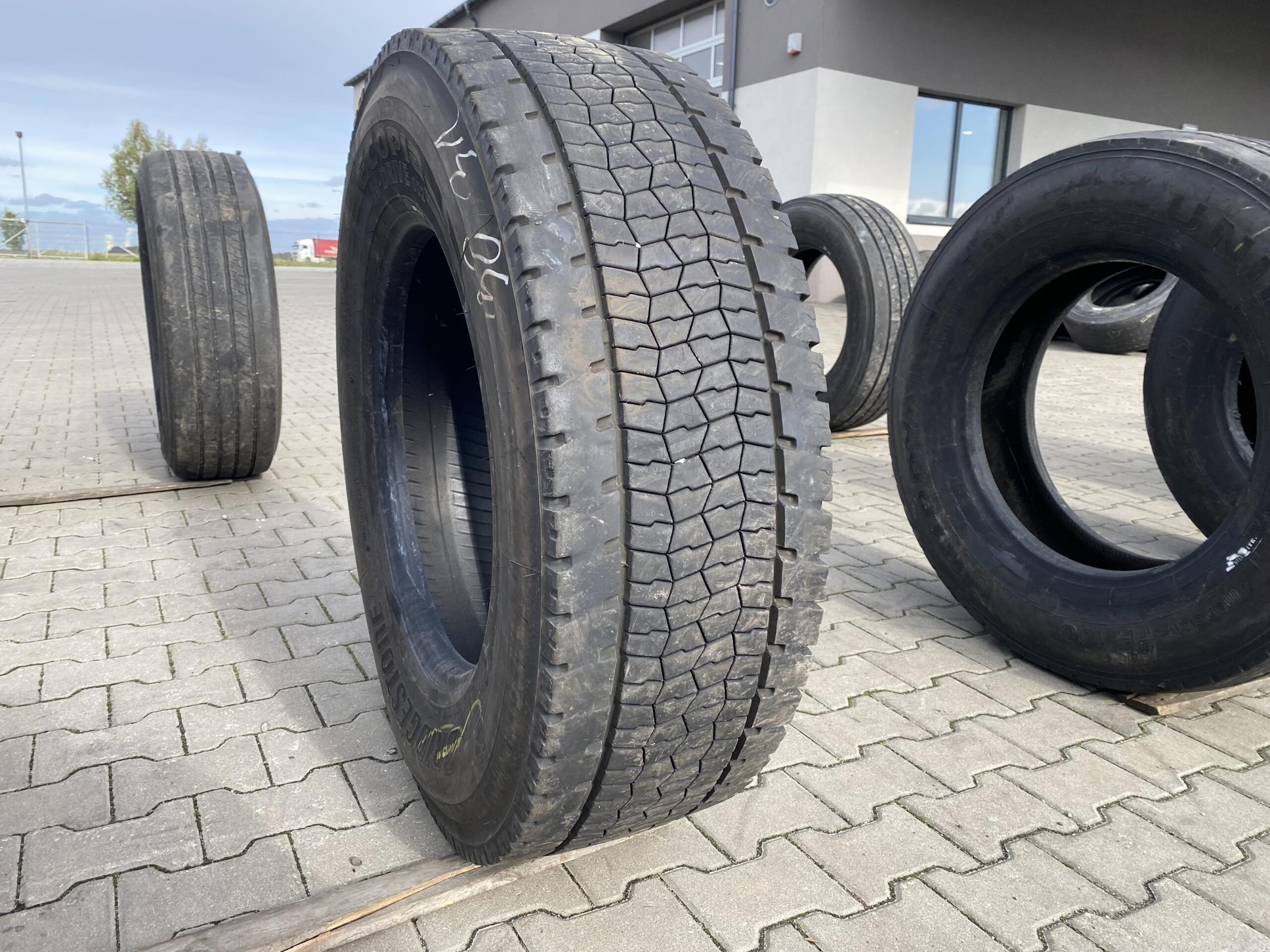 315/70R22.5 BRIDGESTONE ECOPIA H-DRIVE 002 / 10-11mm BRIDGESTONE ECOPIA HDRIVE