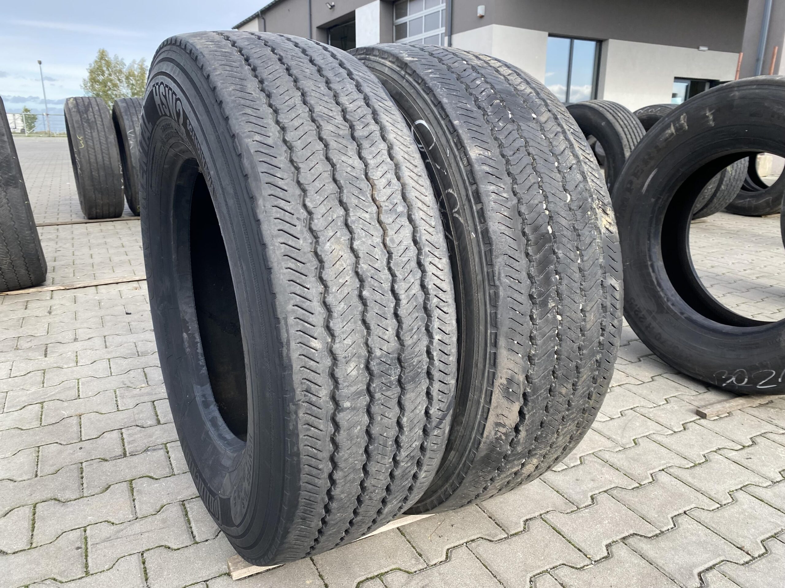 315/70R22.5 CONTINENTAL HSW2 SCANDINAVIA / 10mm CONTINENTAL HSW SCANDINAVIA