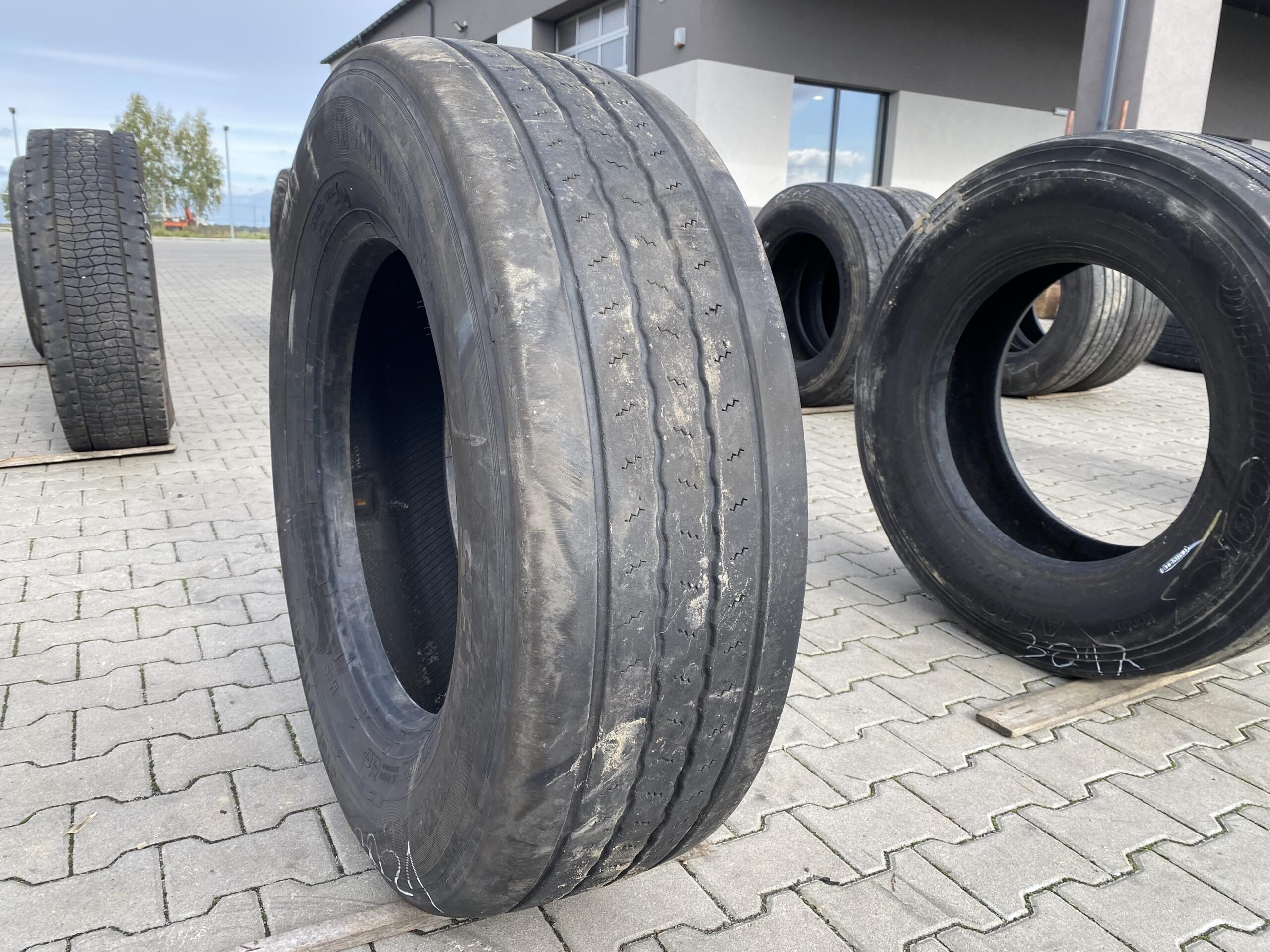 315/70R22.5 SEMPERIT RUNNER F2 / 6-7mm SEMPERIT RUNNEF