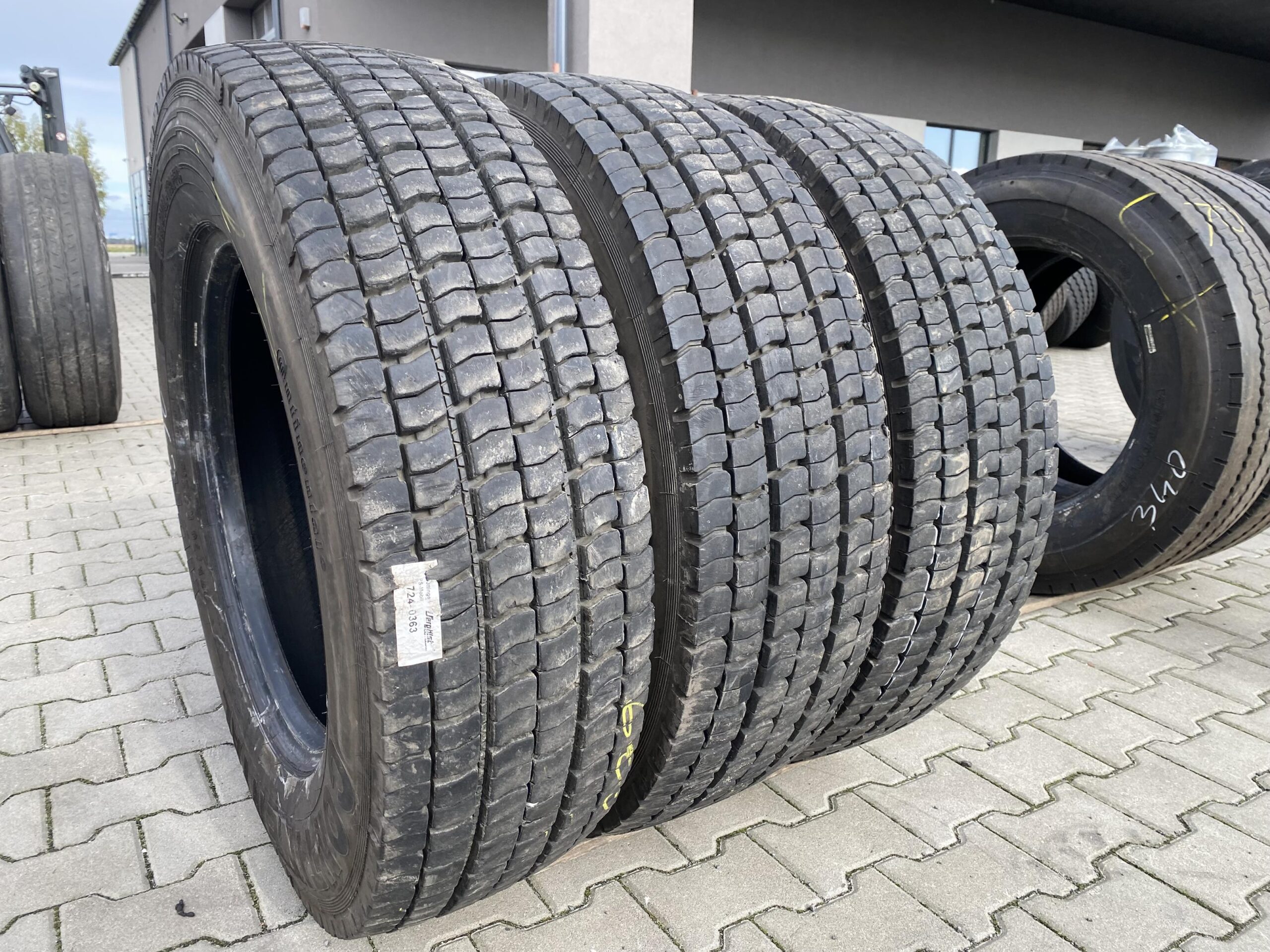 275/70R22.5 CONTINENTAL HDR / 16-17mm CONTINENTAL HD