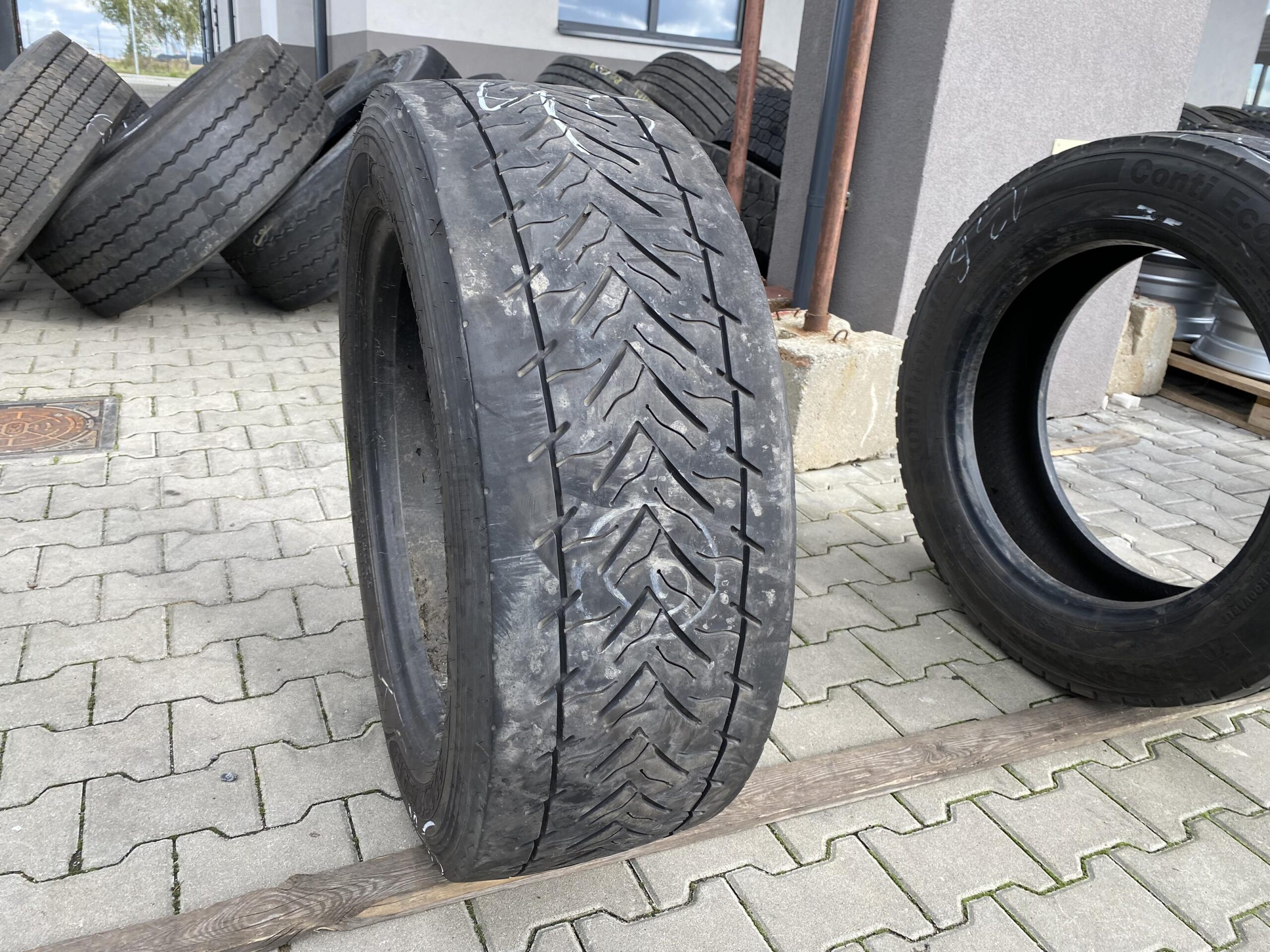295/55R22.5 GOODYEAR KMAX D / 7mm GOODYEAKMAX D
