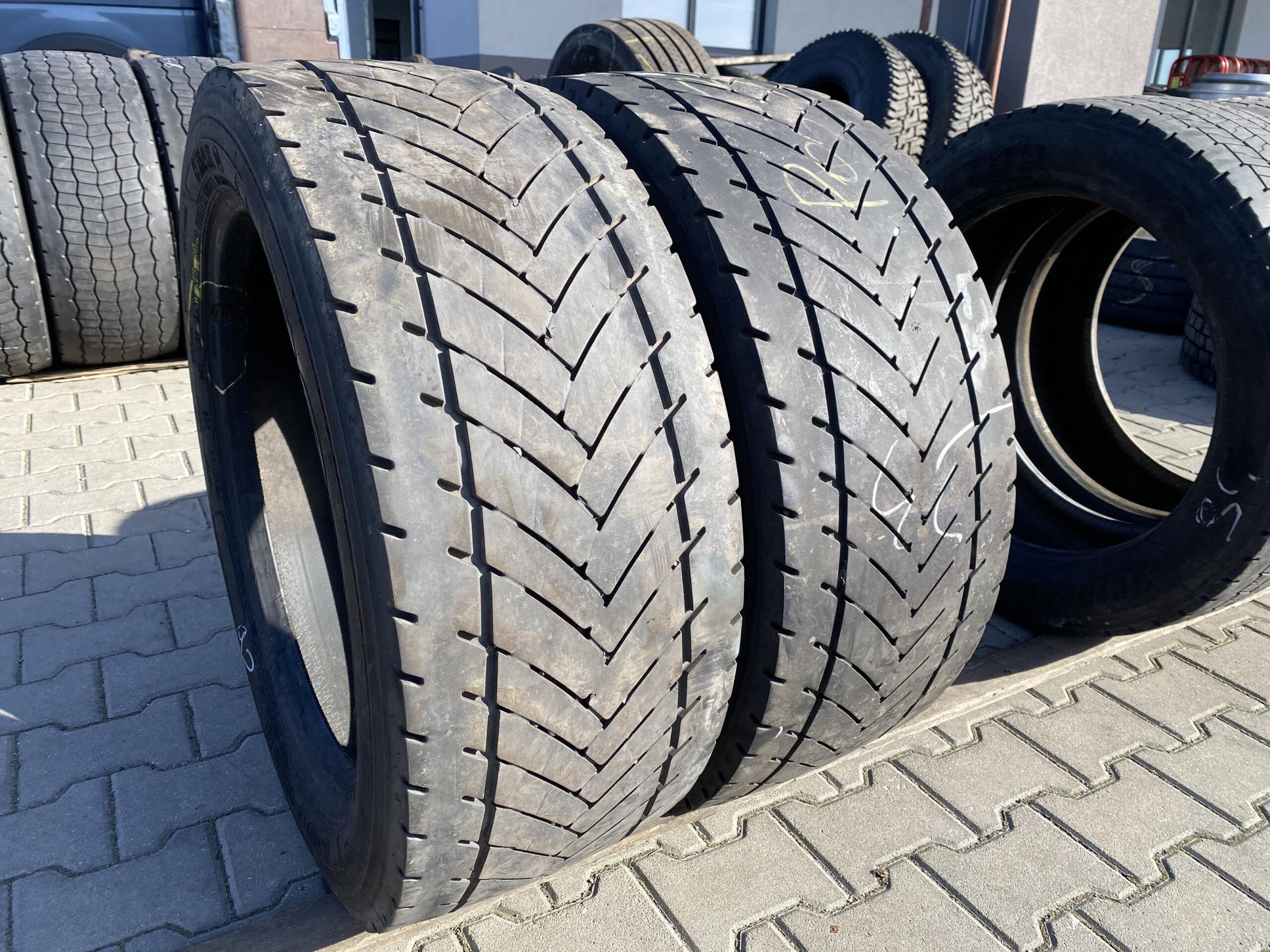 315/45R22.5 GOODYEAR KMAX D / 7-8mm GOODYEAKMAX D